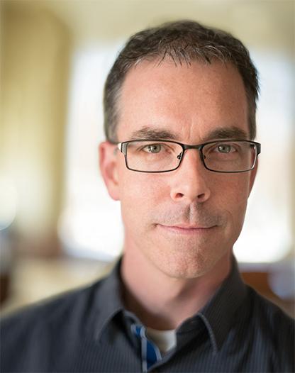 actor Rob Bredow large photo