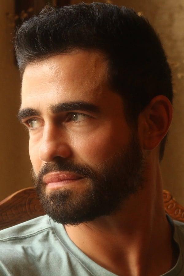 actor Scott Schamell large photo