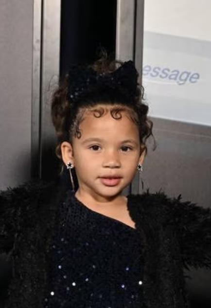 actor Ava Zaria Lee large photo