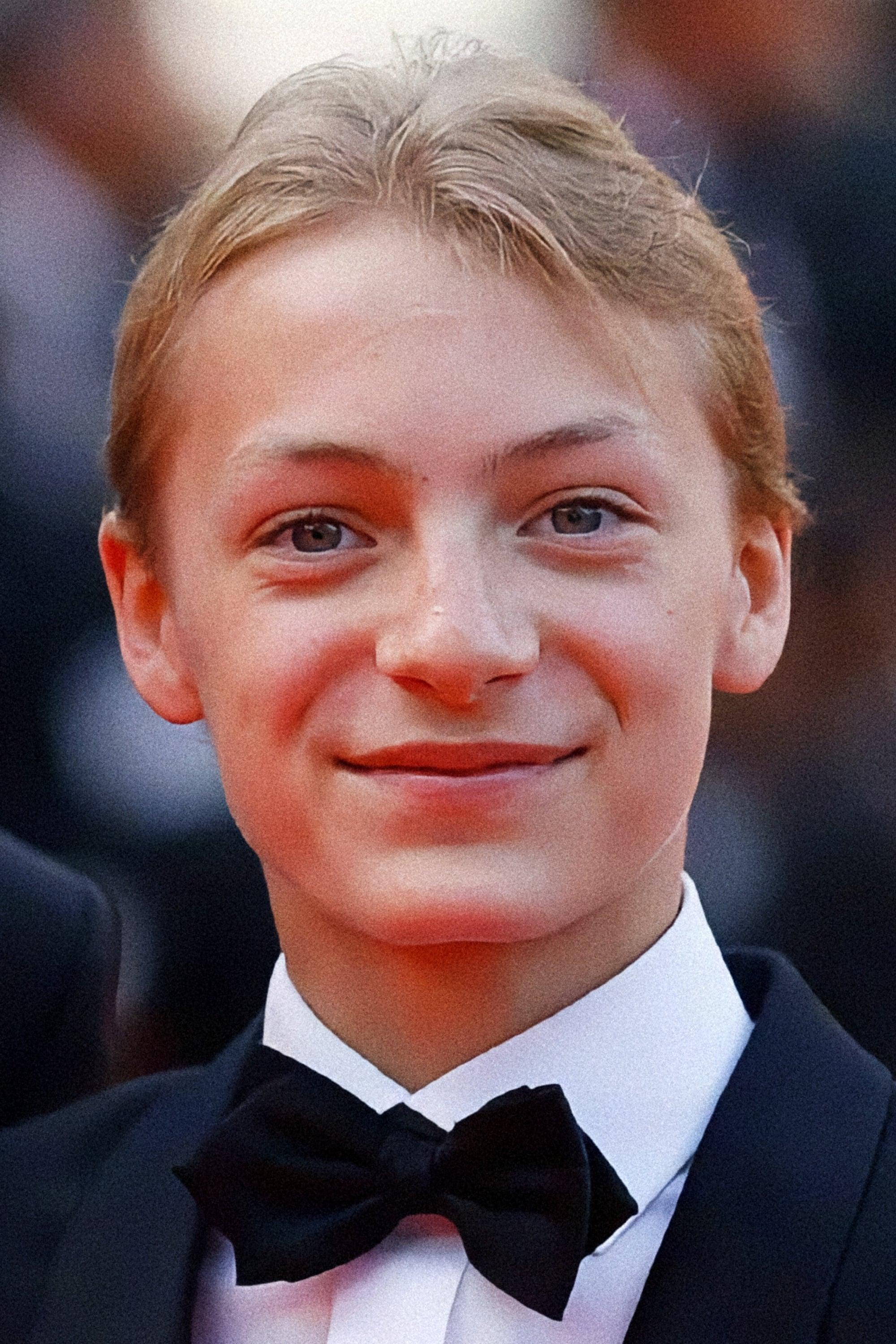 actor Eden Dambrine large photo