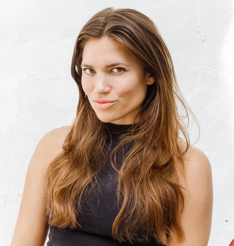 actor Caroline Elise large photo