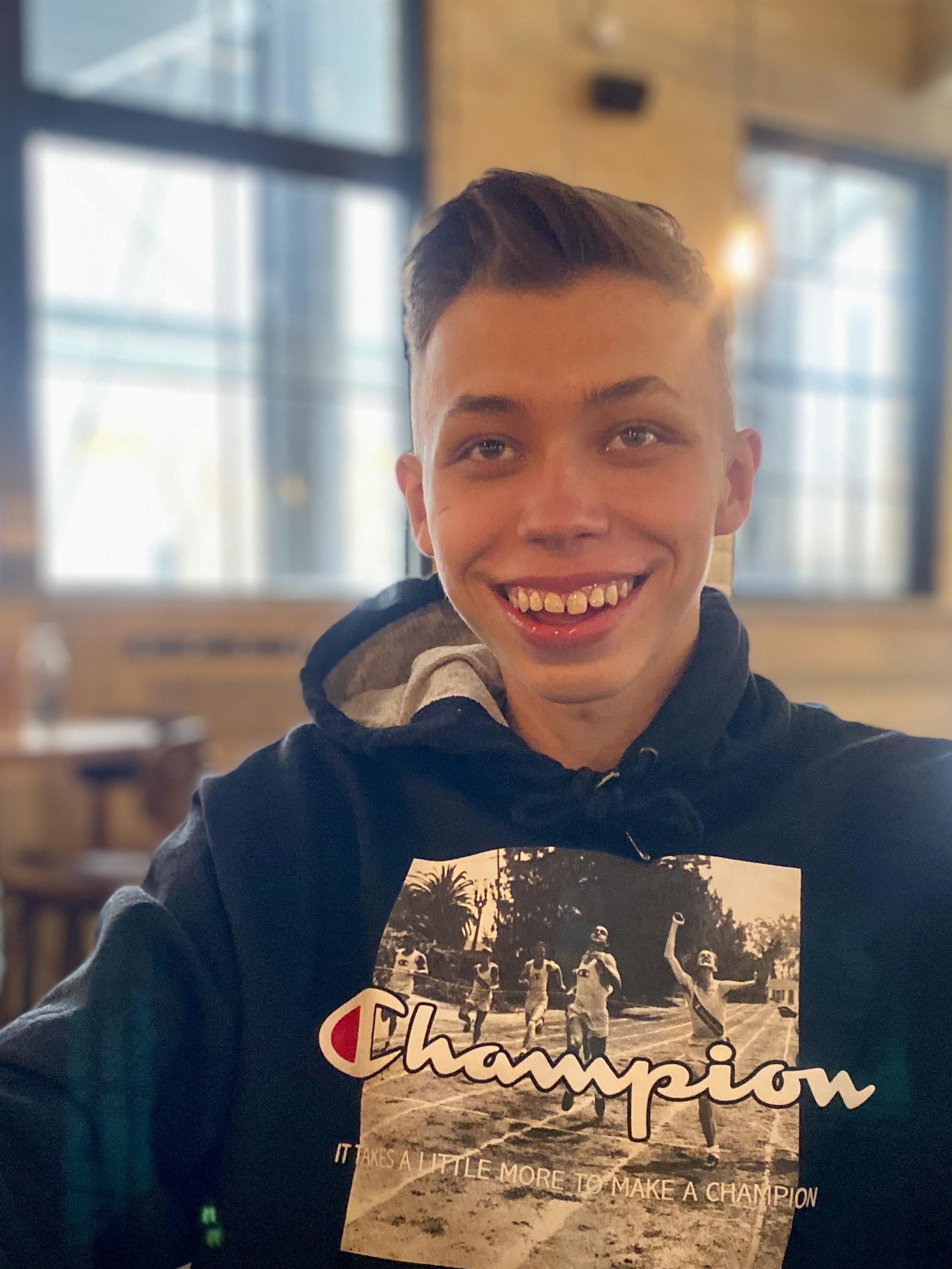 actor Ashton Gunning large photo