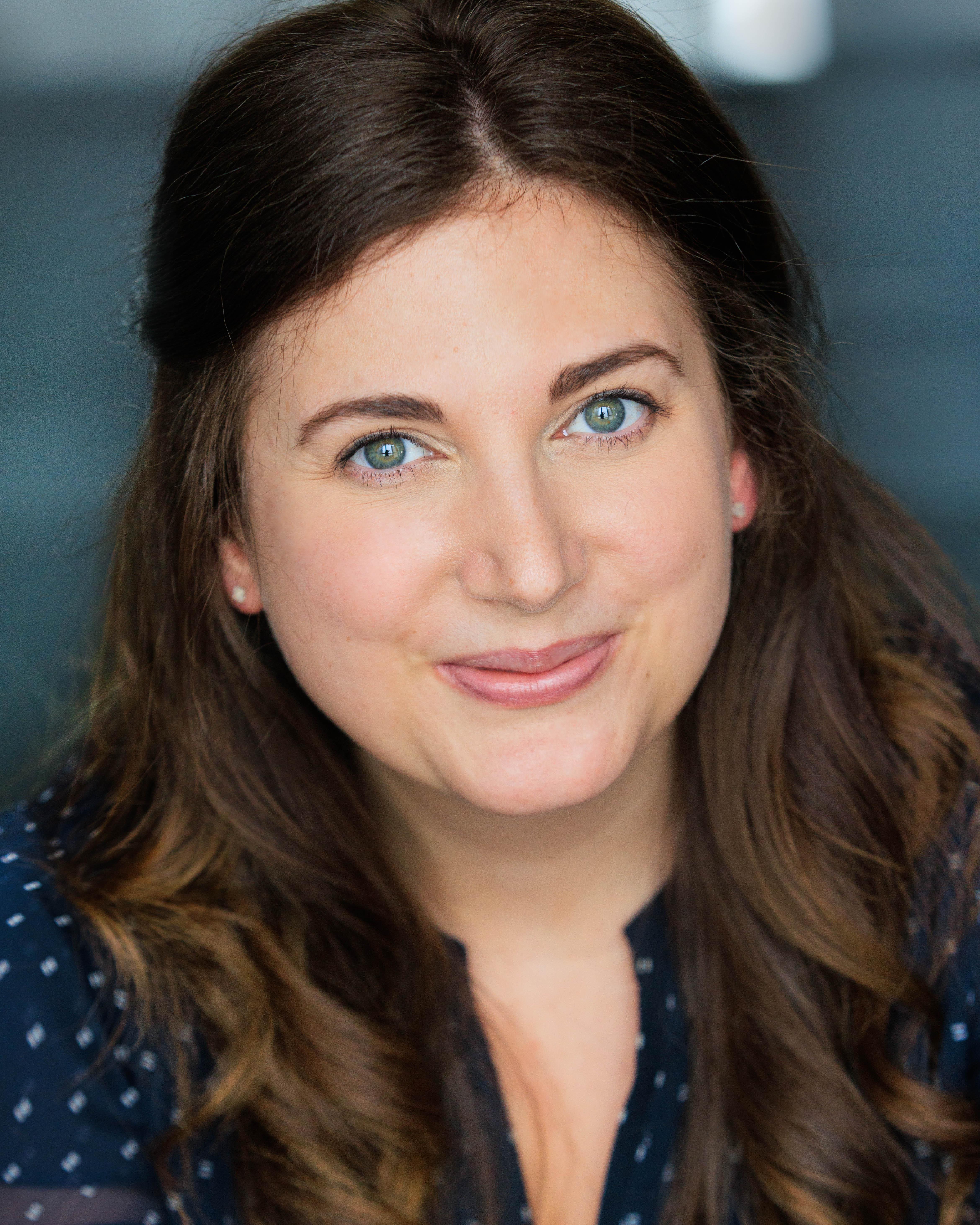 actor Emma Hixson large photo