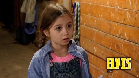 actor Aggie Bell large photo