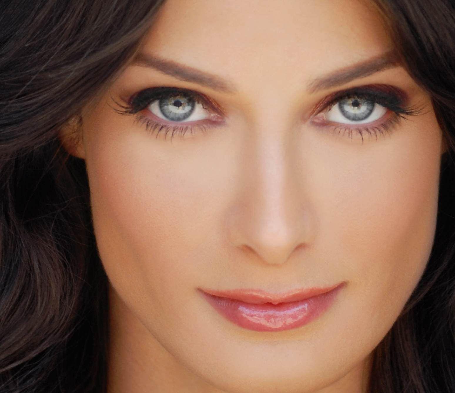 actor Dayanara Torres large photo