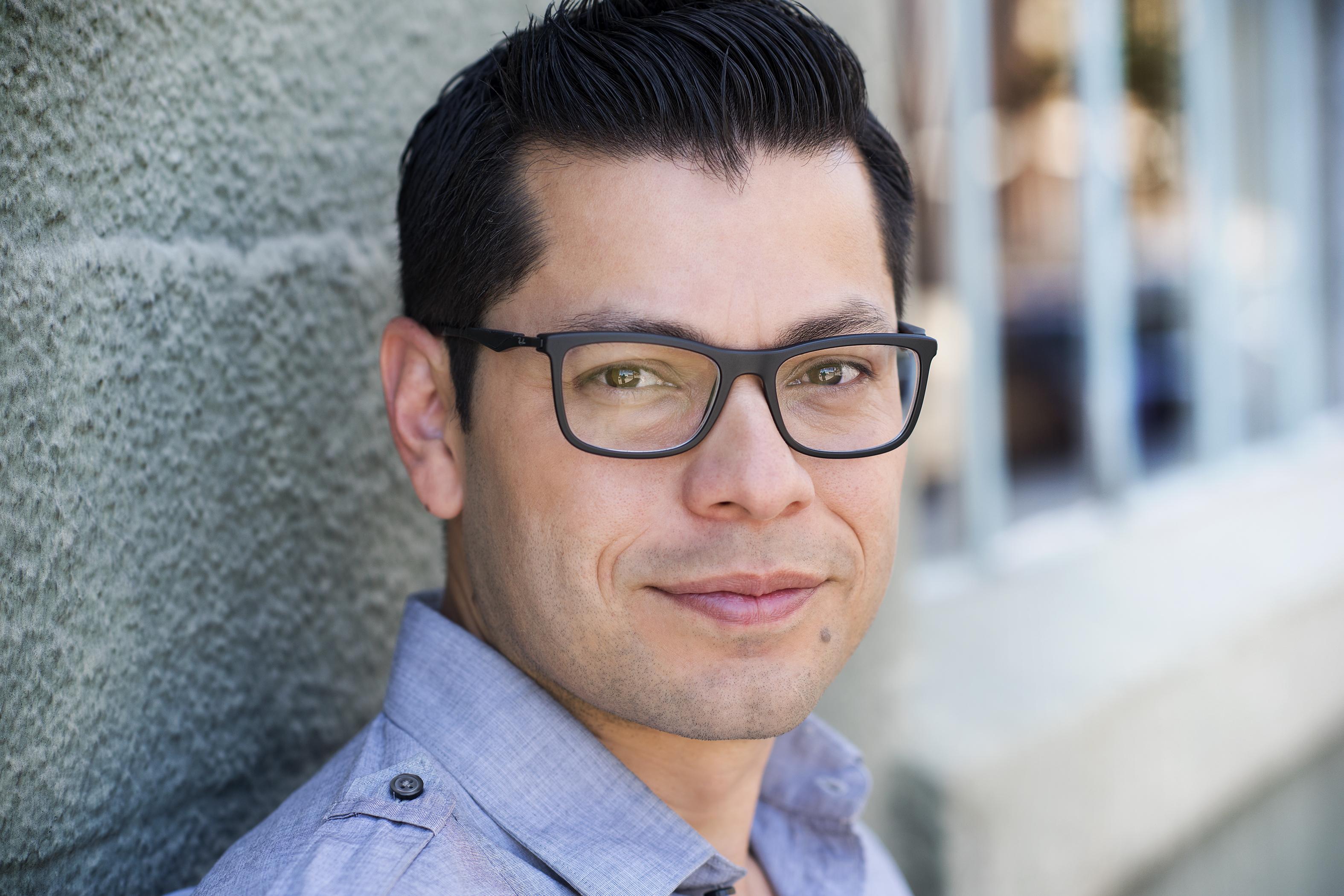 actor Allan Lazo large photo