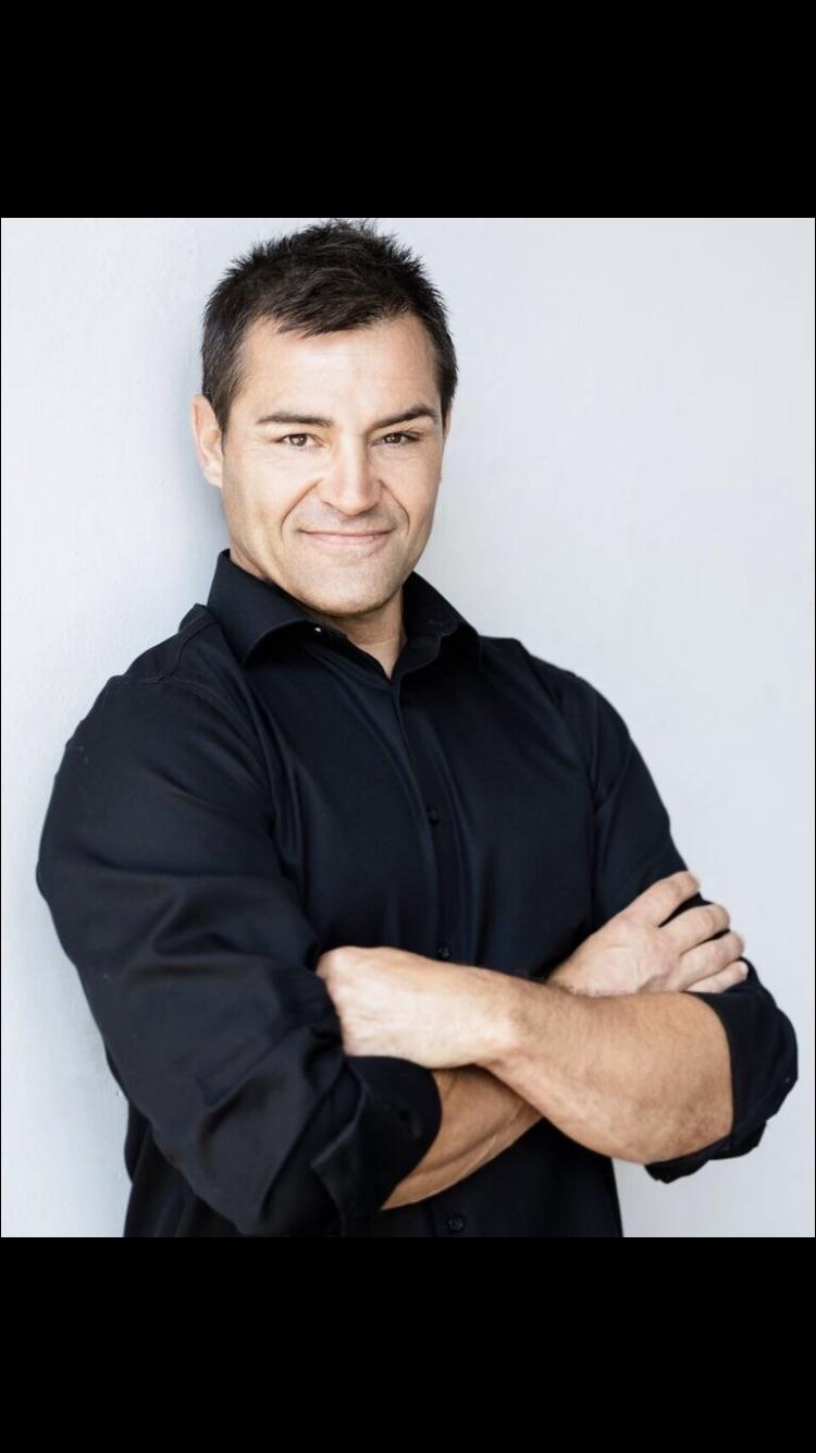 actor Lars Grant large photo