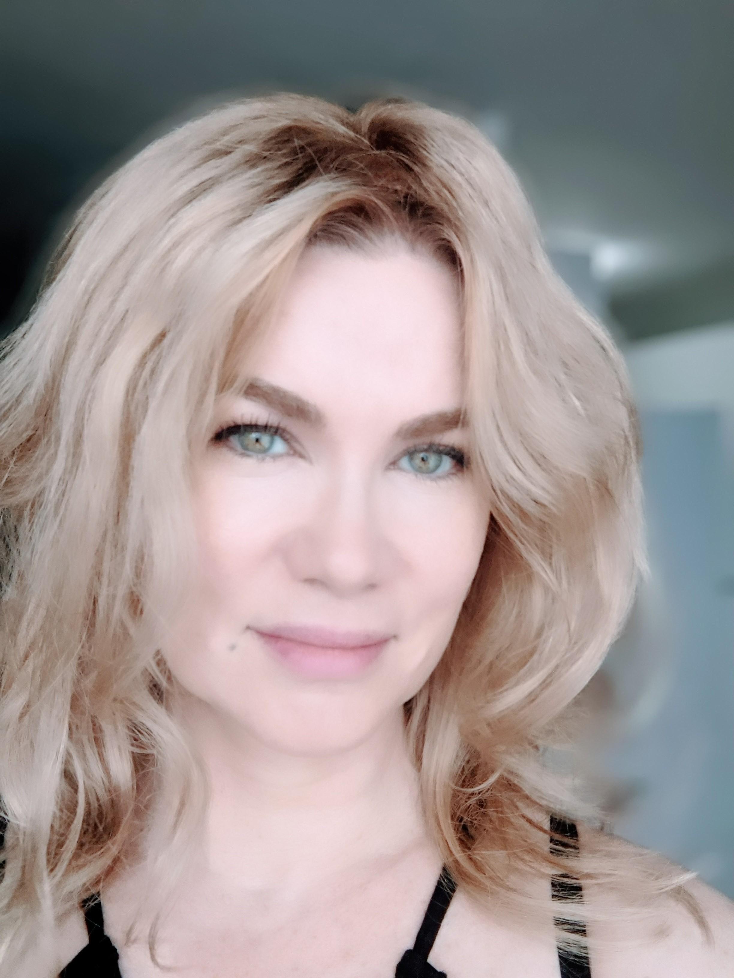 actor Brittaney Bennett large photo