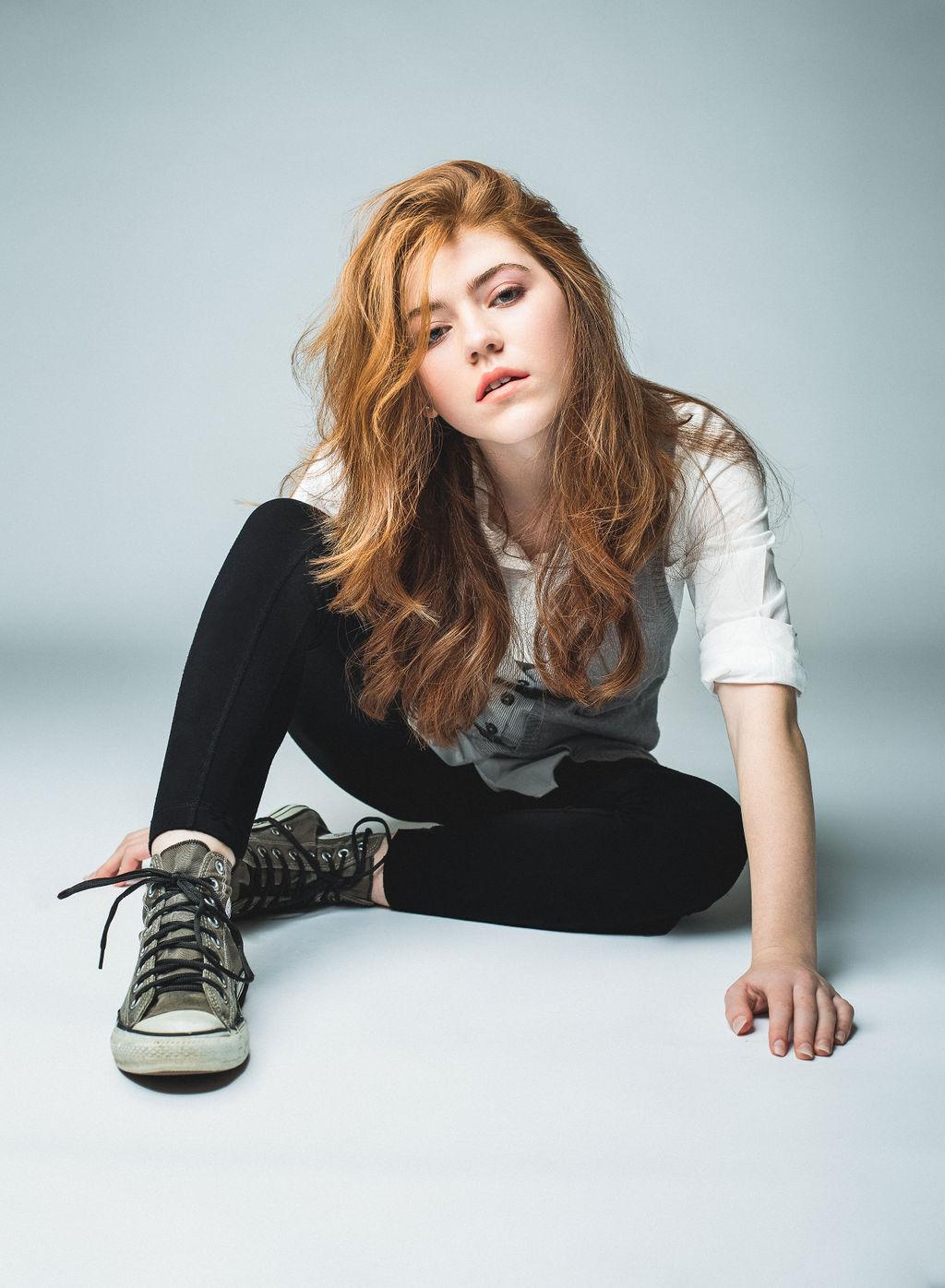 actor Sophia Powers large photo