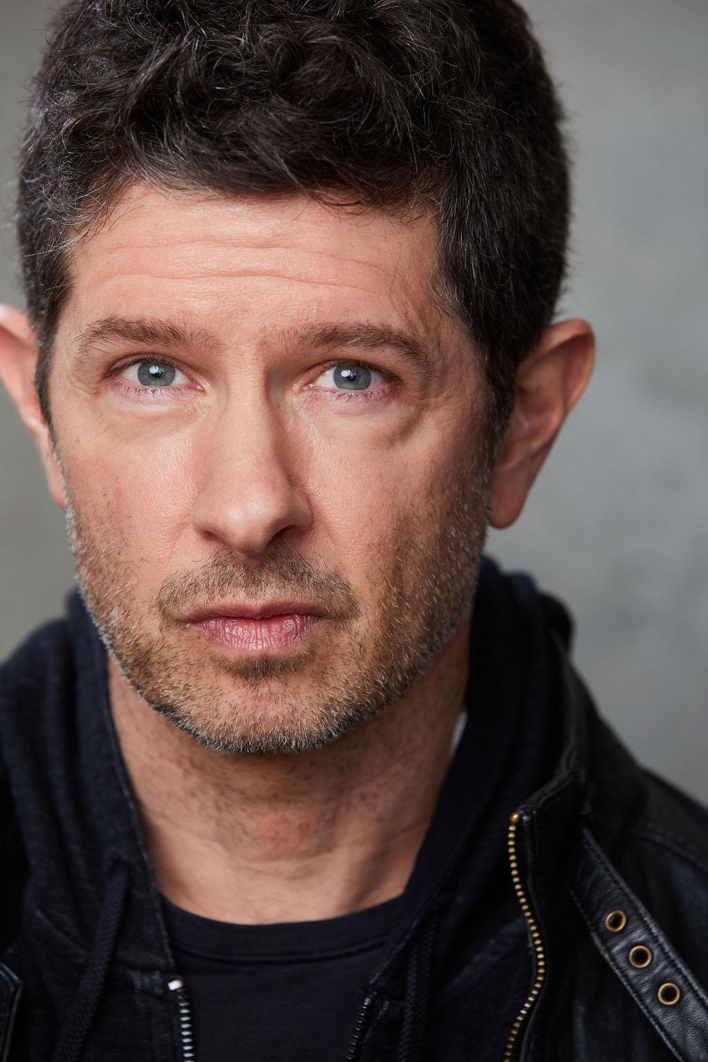 actor Tom Dacey Carr large photo