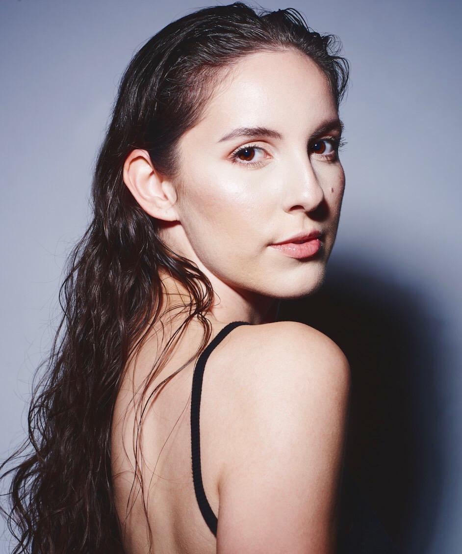 actor Shélah Larson large photo