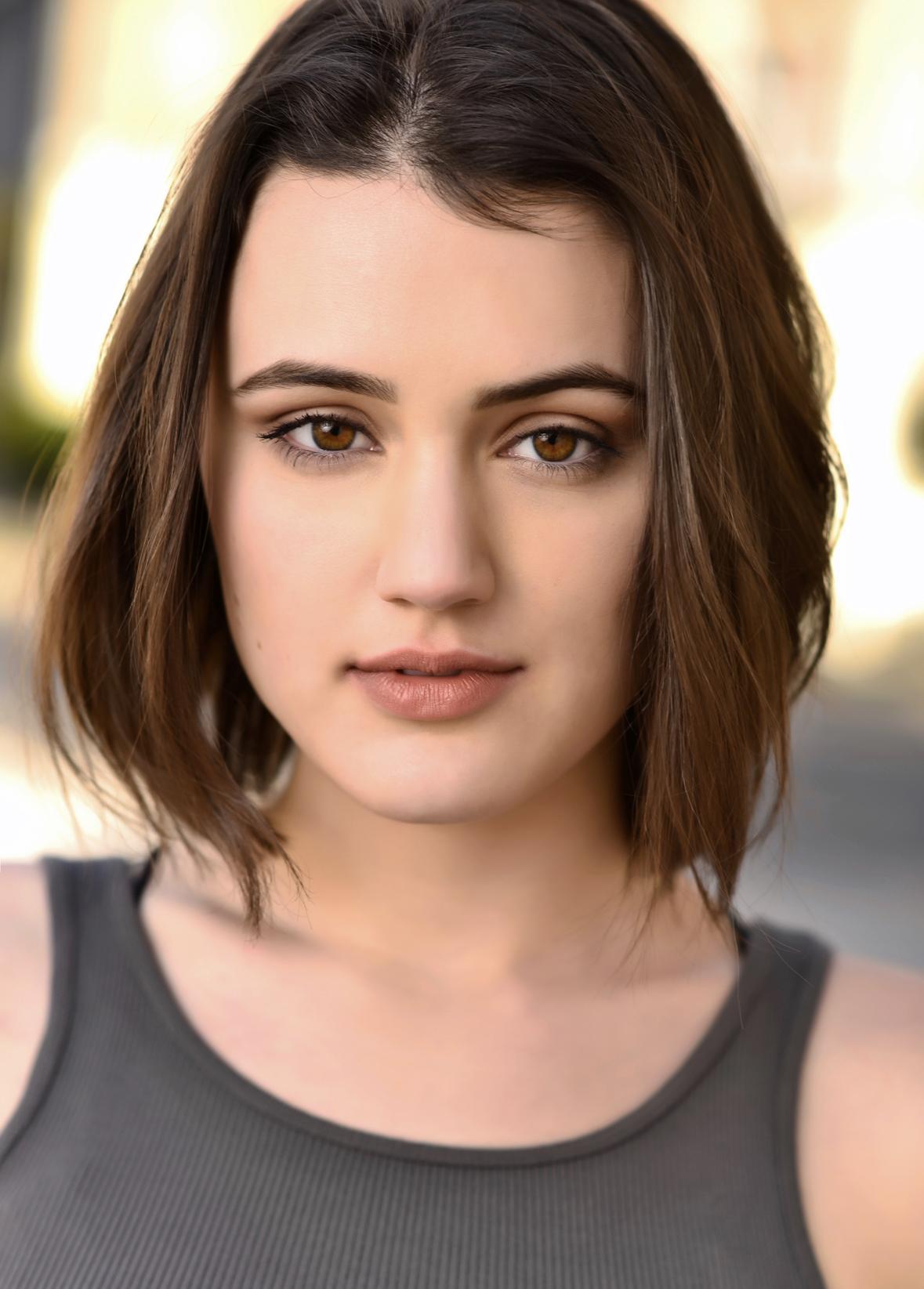 actor Alexis Lombardi large photo