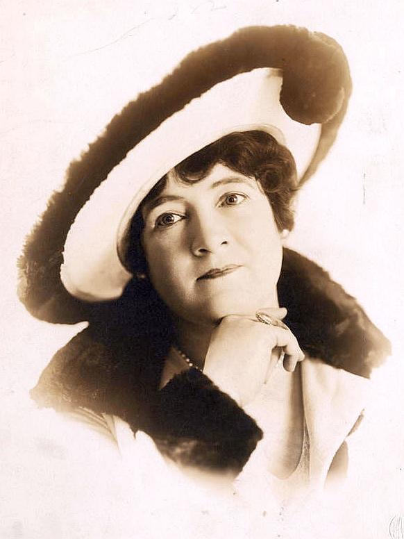 actor May Wallace large photo