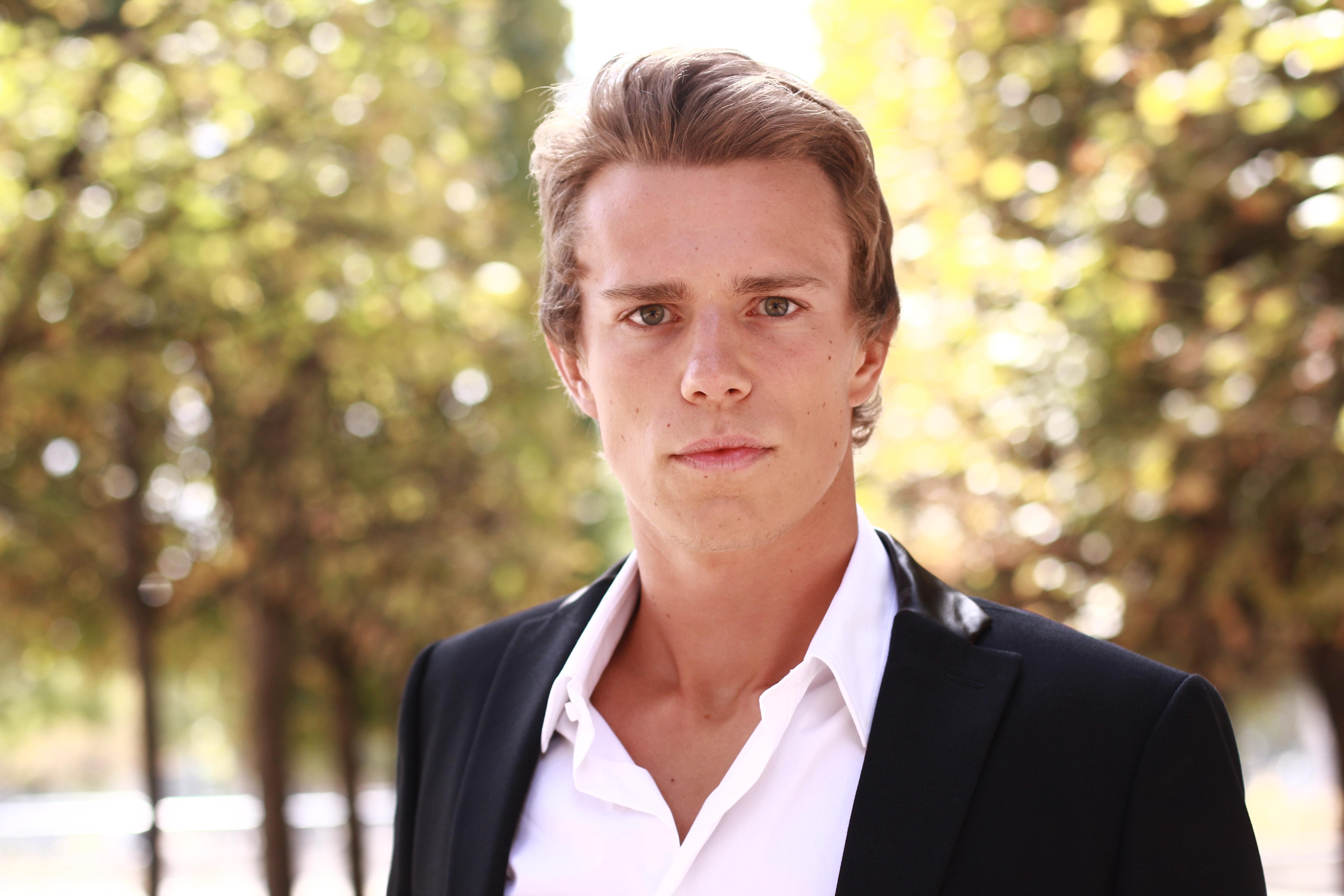 actor Hadelin de Ponteves large photo