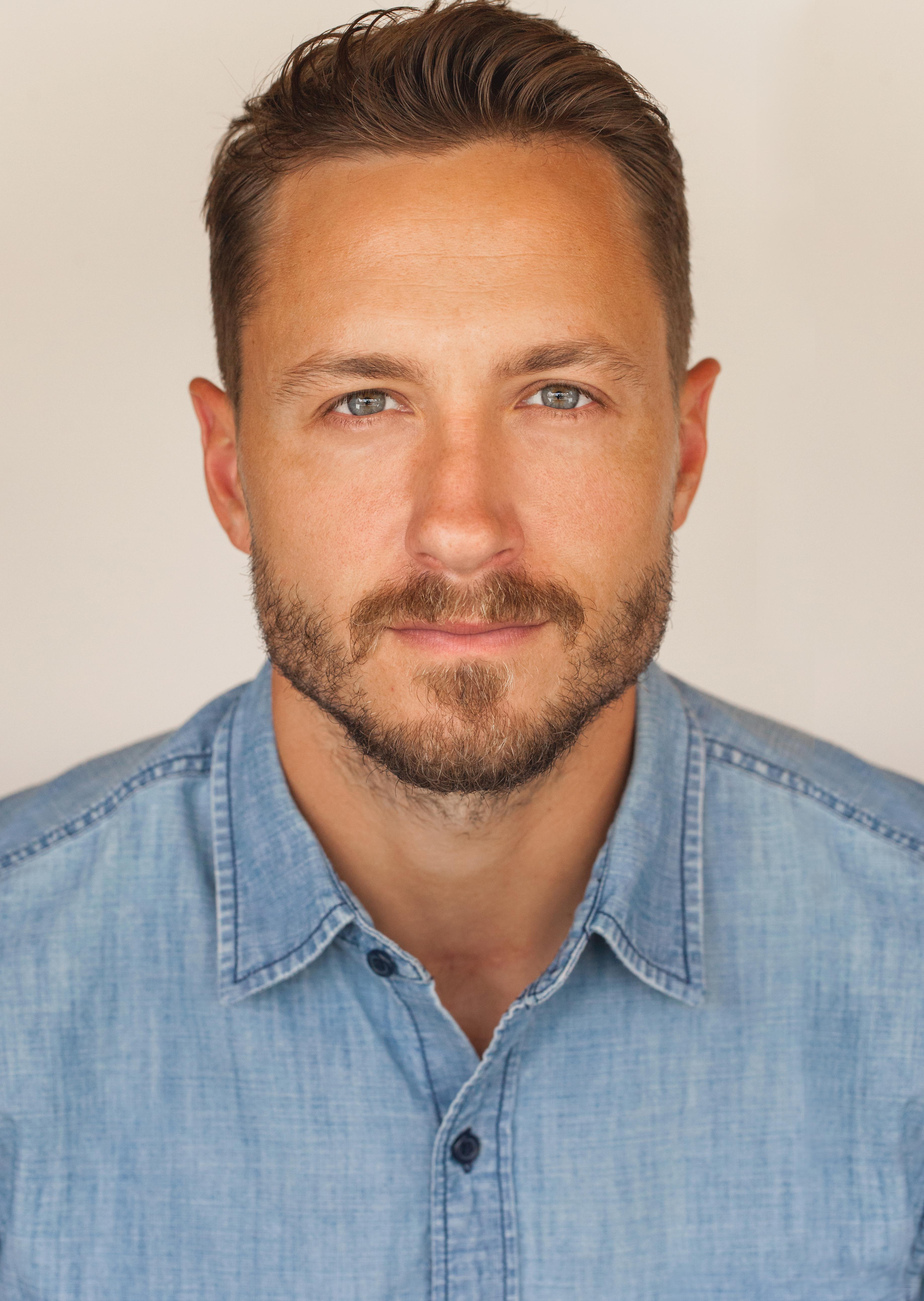 actor Luke Moran large photo