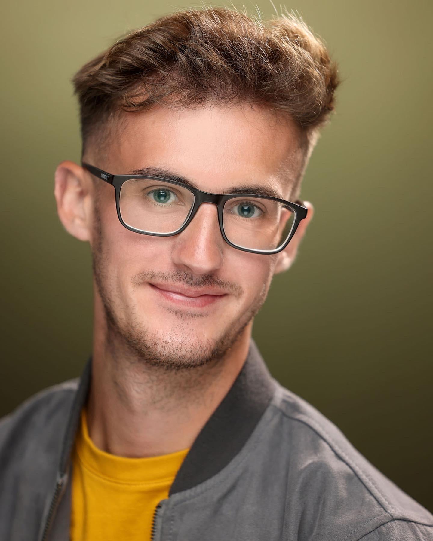 actor Peter Tilley large photo