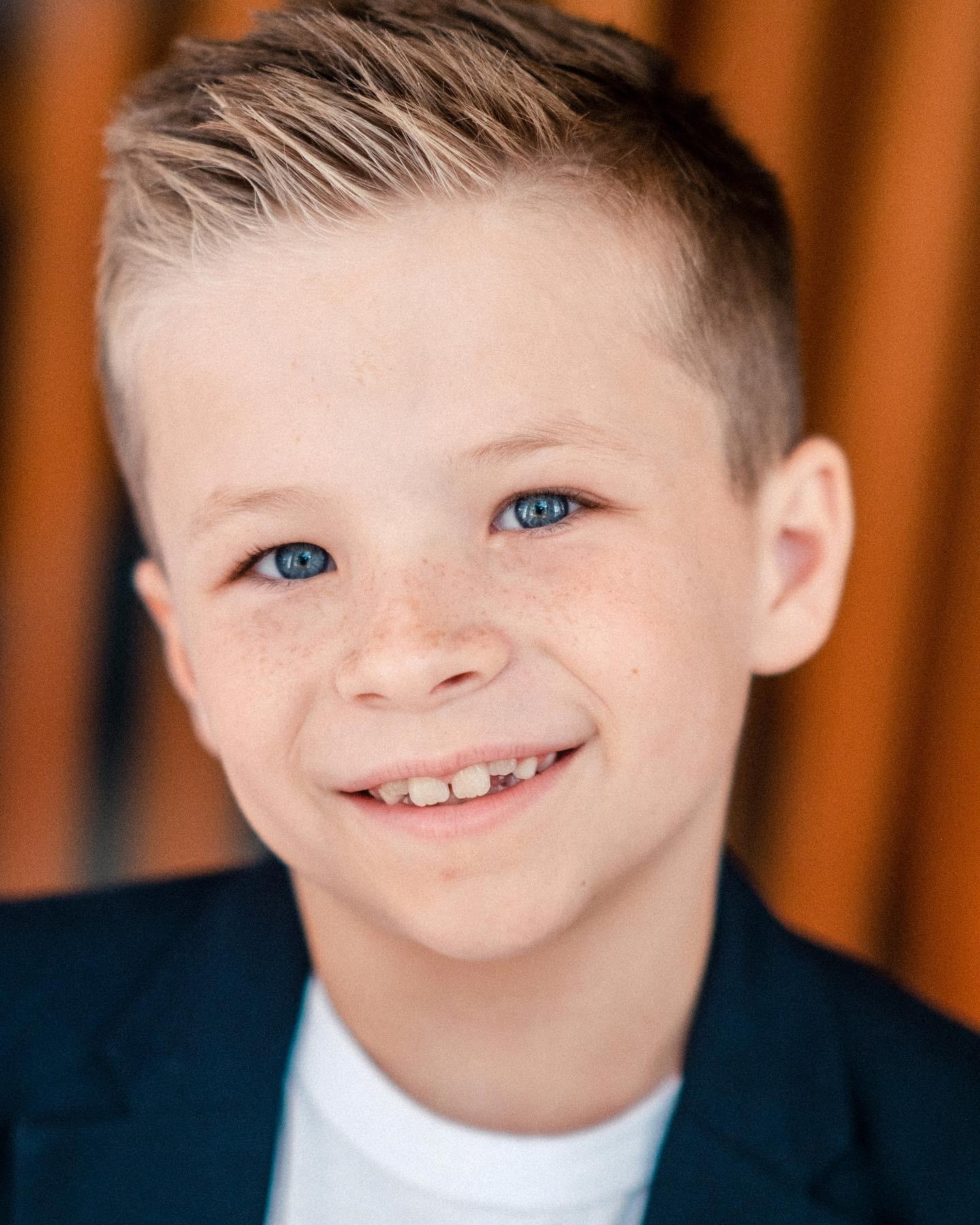 actor Holden Smith large photo