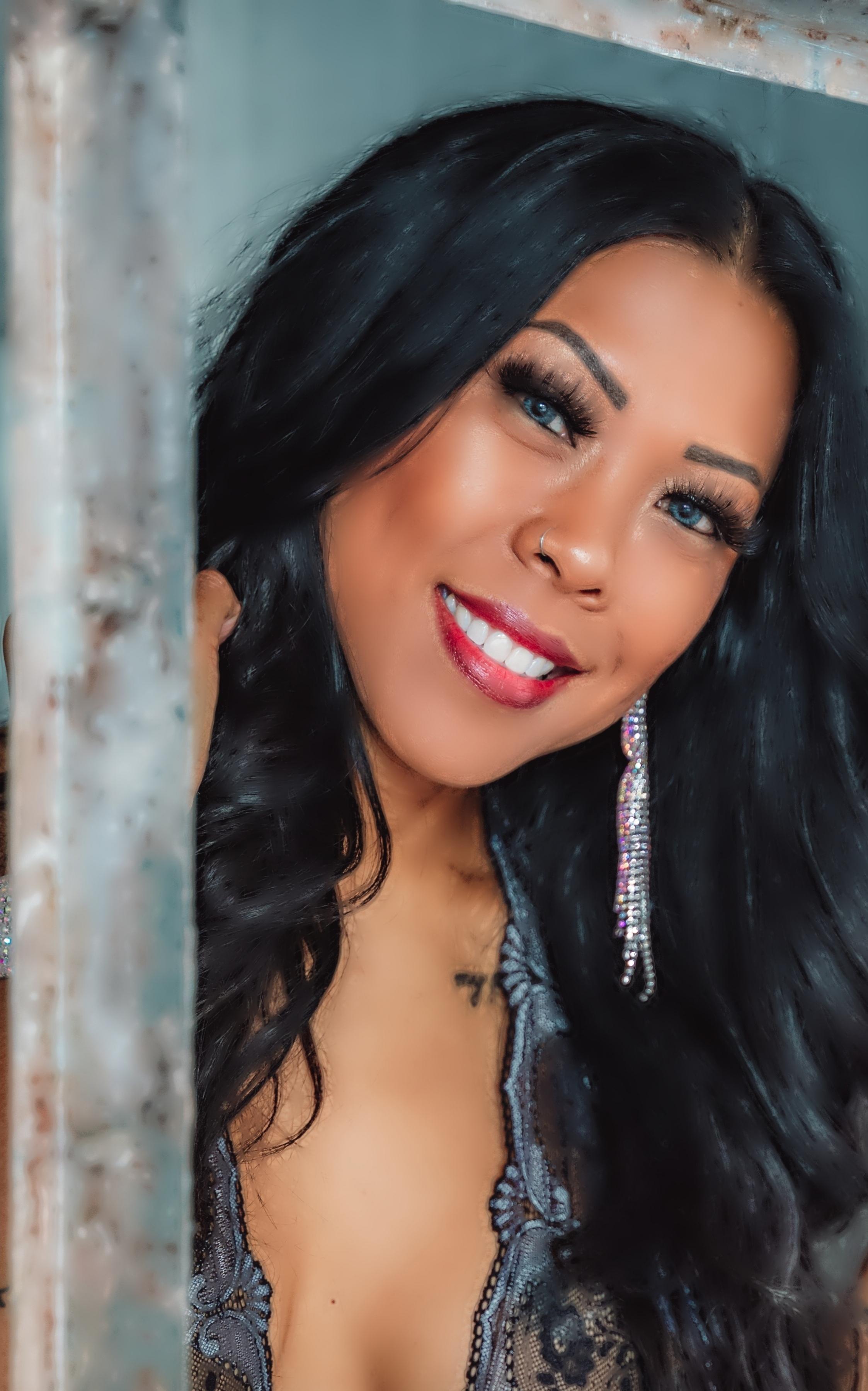 actor Kristina Aponte large photo