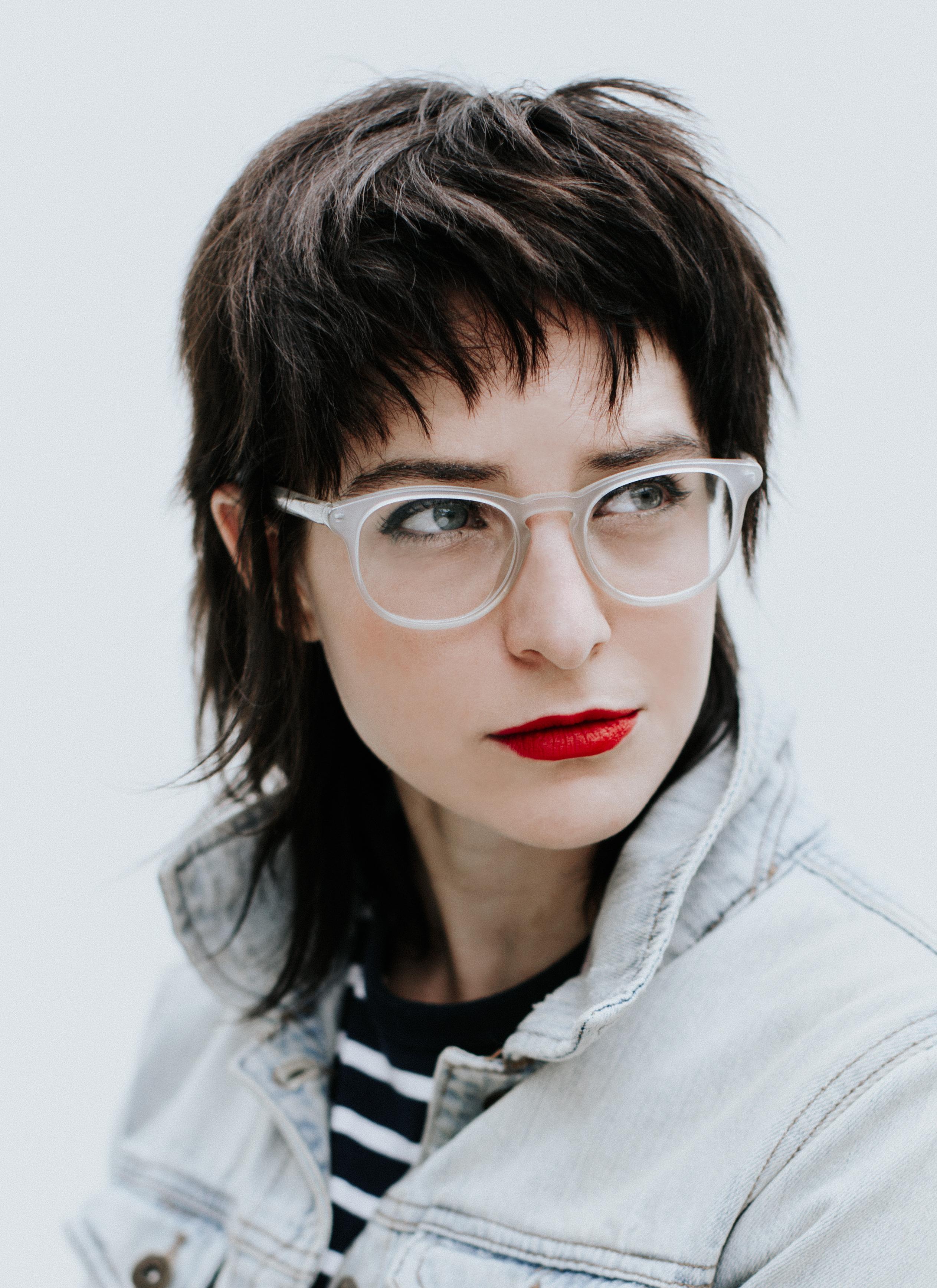 actor Emily McKinley Hill large photo