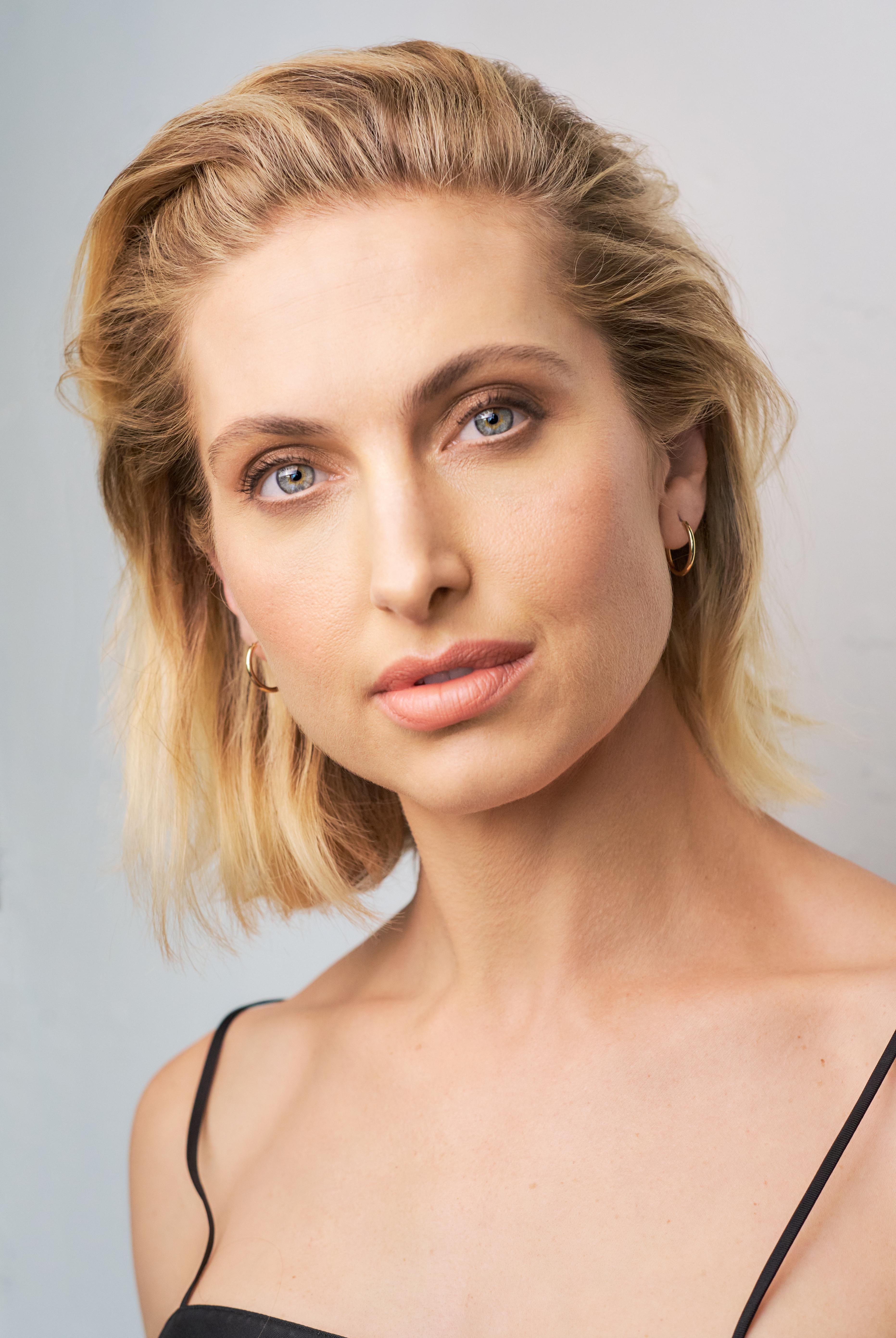 actor Analeis Lorig large photo