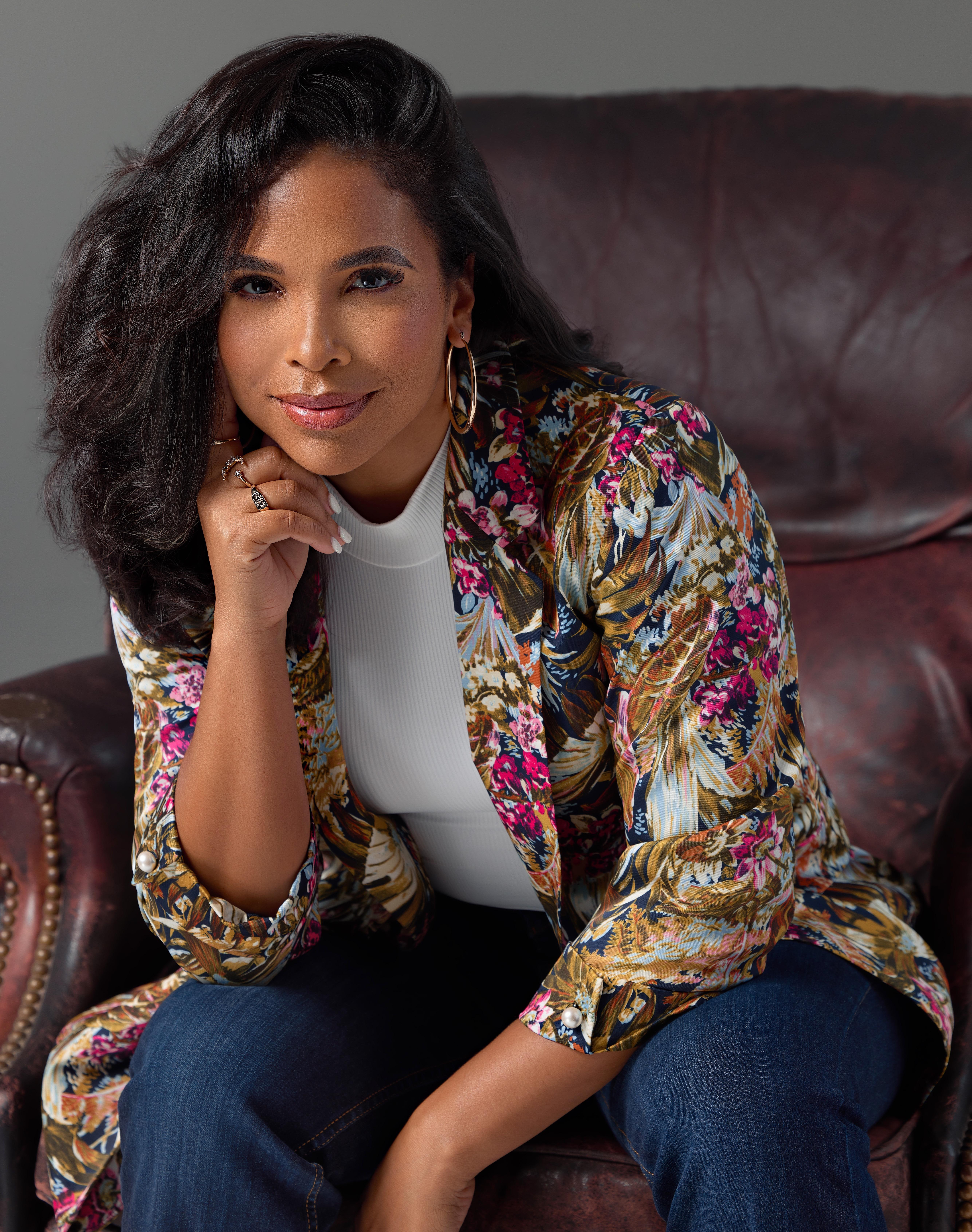 actor Maya Dunbar large photo