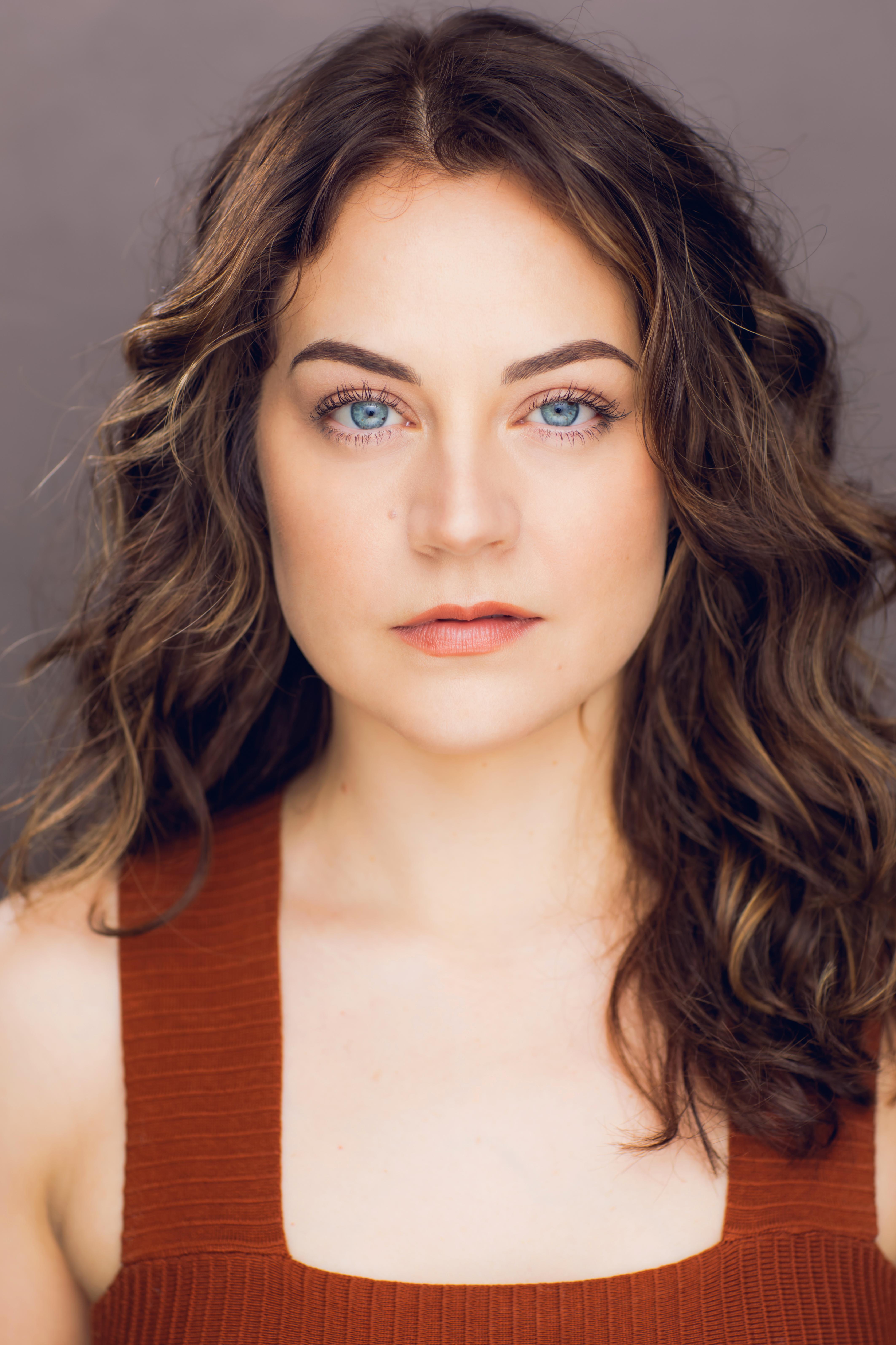 actor Erin Schaut large photo