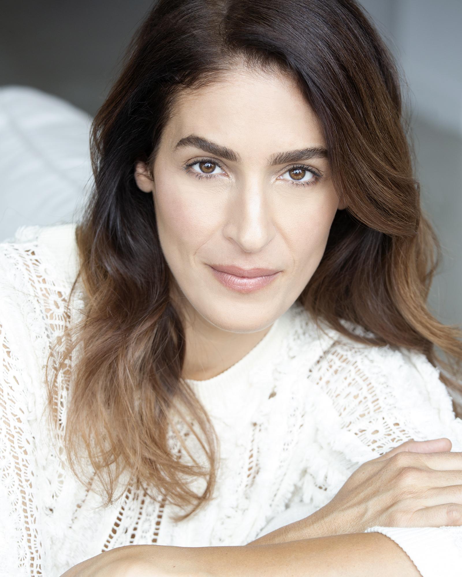 actor Laura Adamo large photo