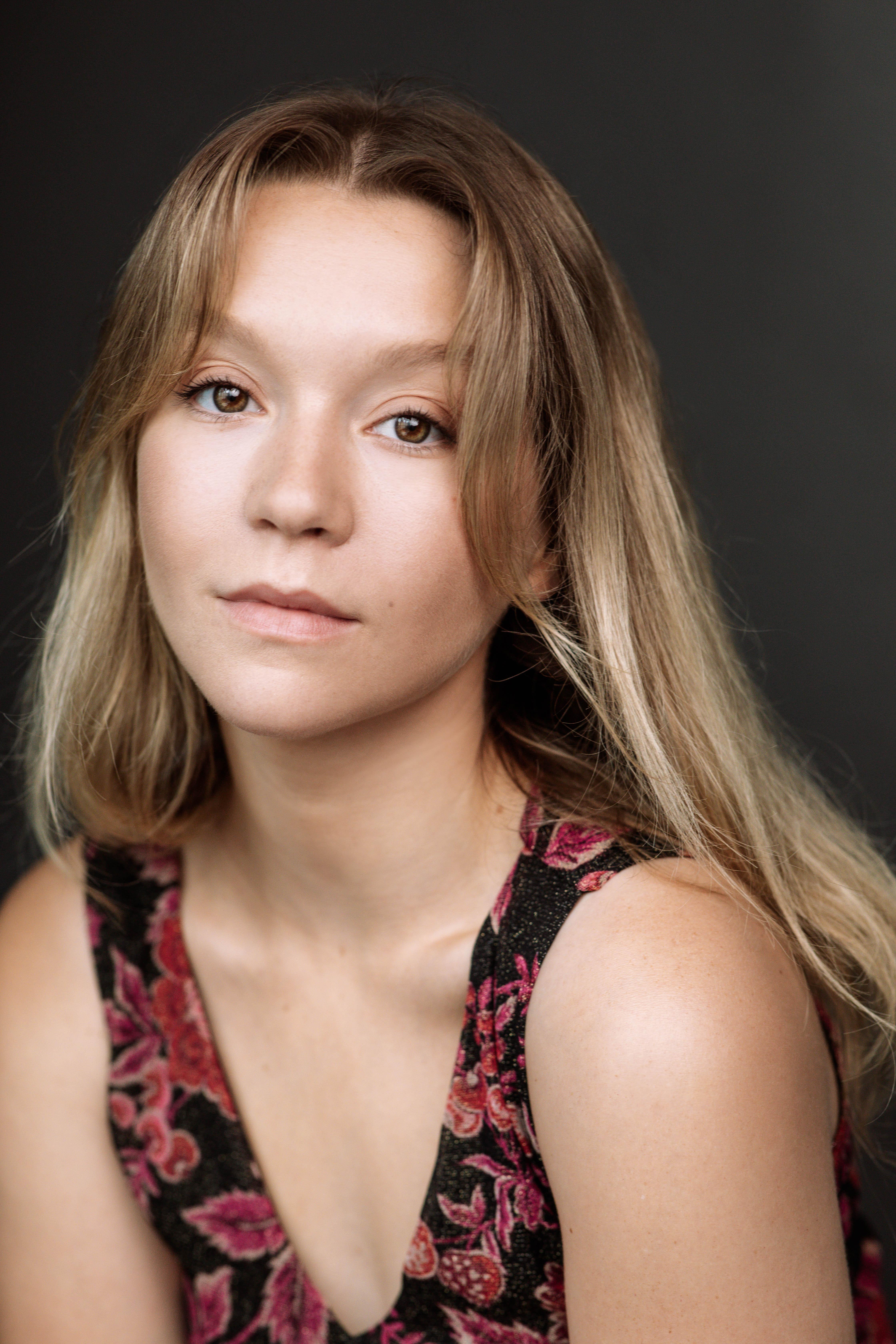 actor Ariana Marquis large photo