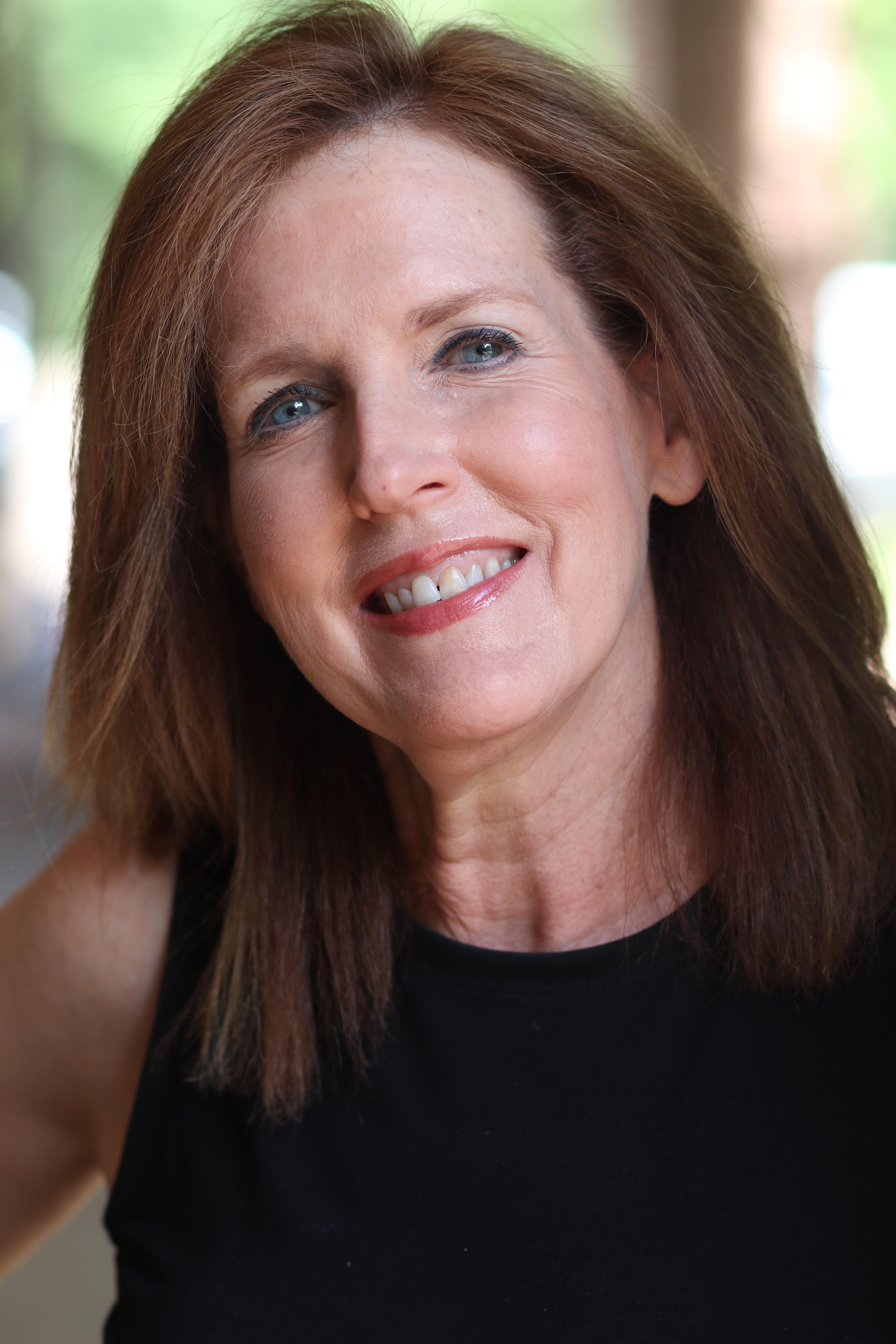 actor Emily Cooper large photo