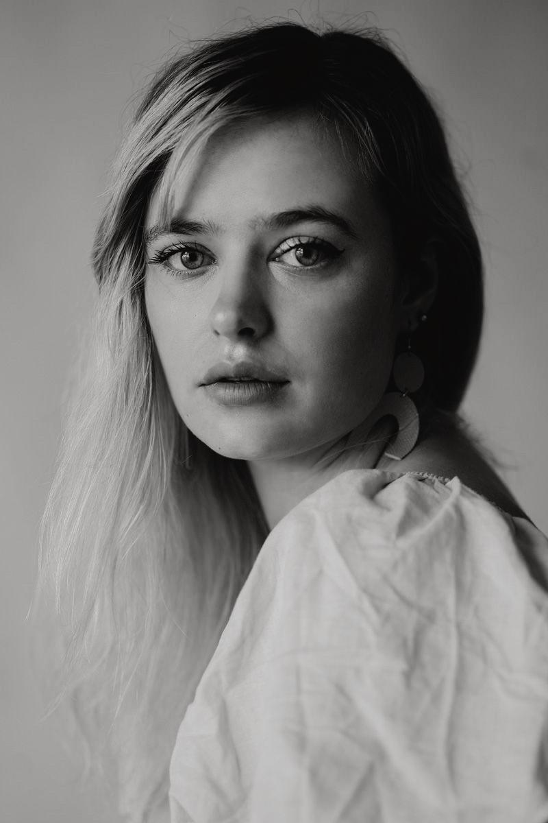 actor Reanna Cameron large photo