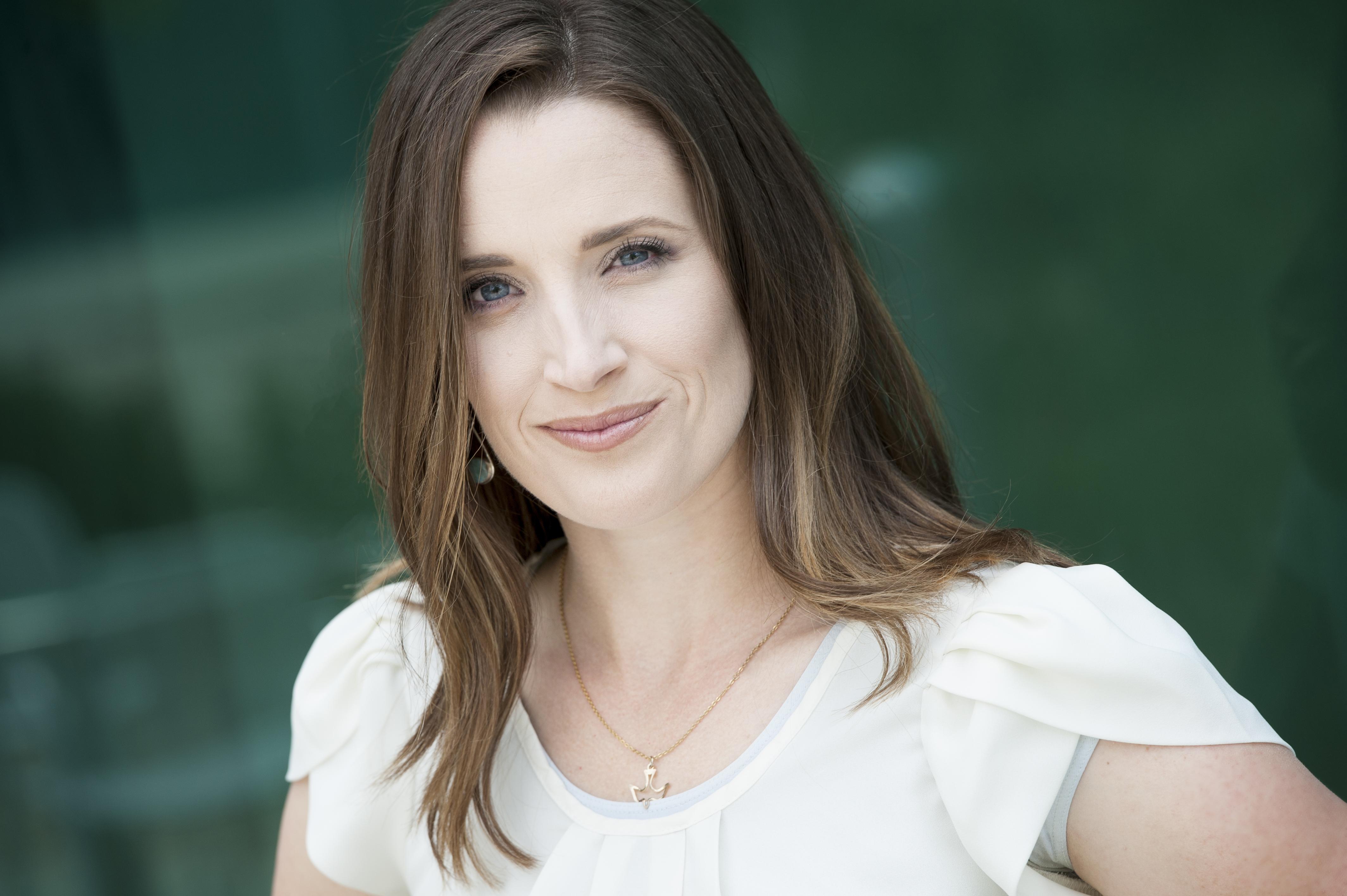 actor Emily Kennard Dunn large photo