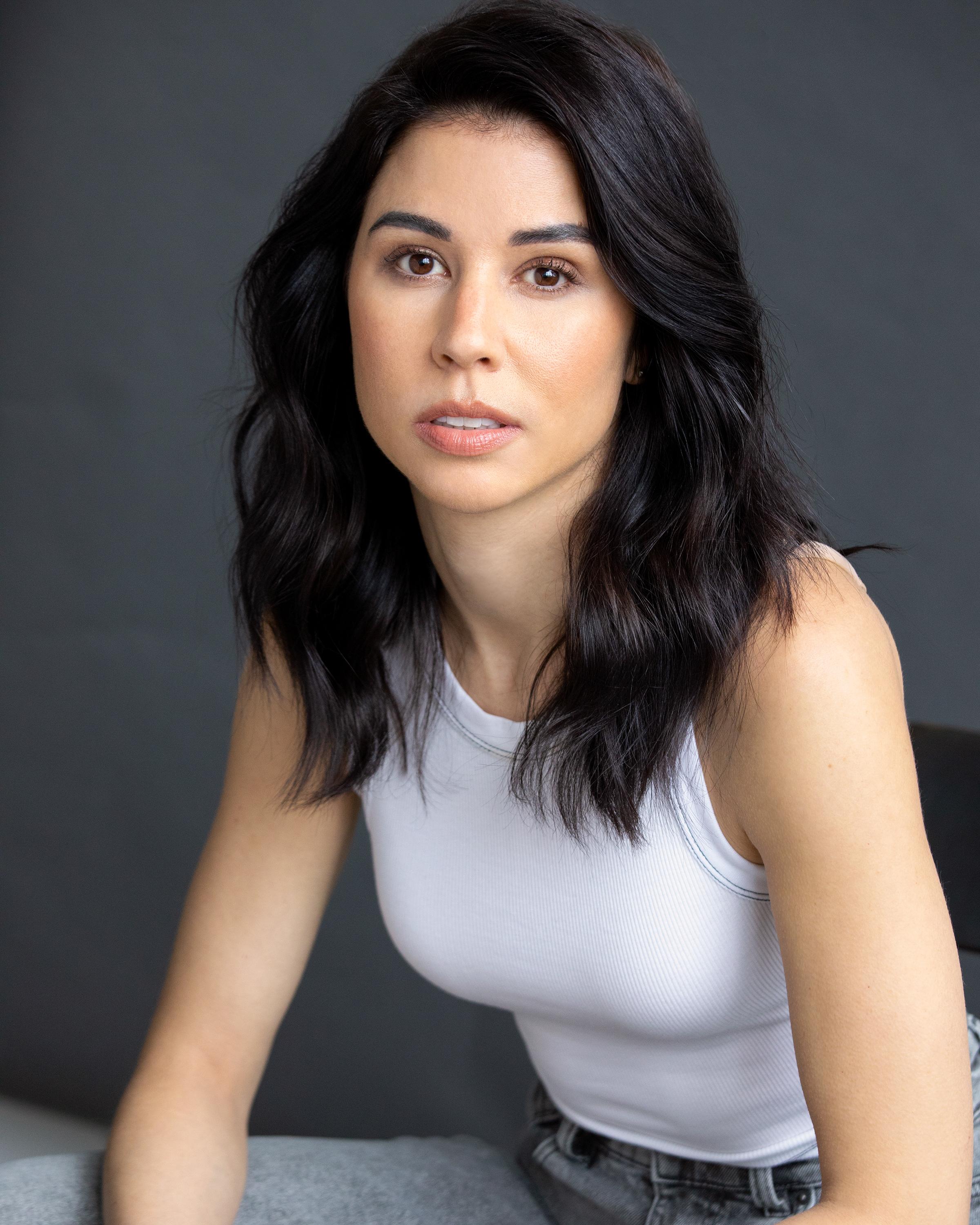 actor Julia Dyan large photo