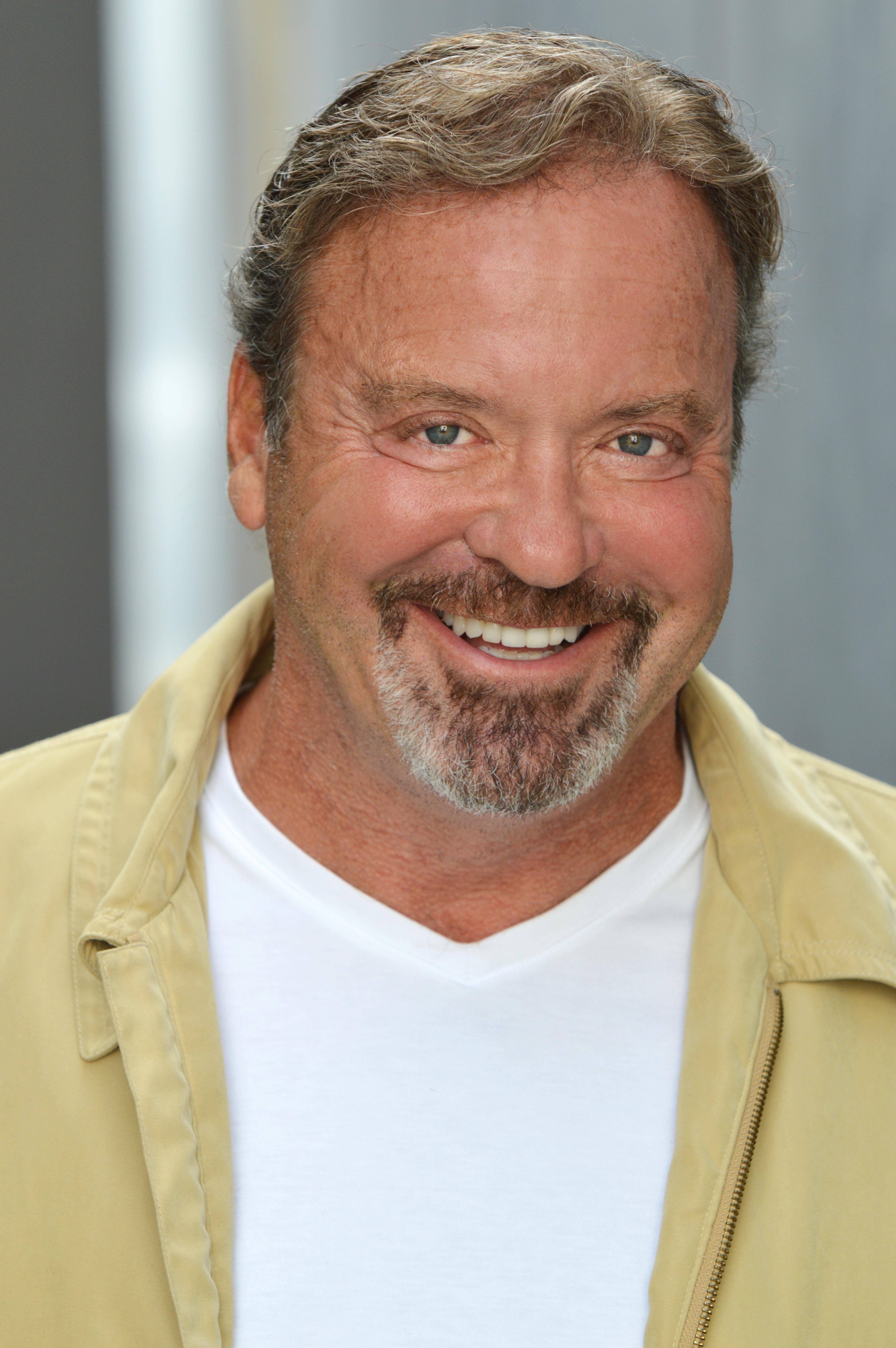 actor Ron Kologie large photo