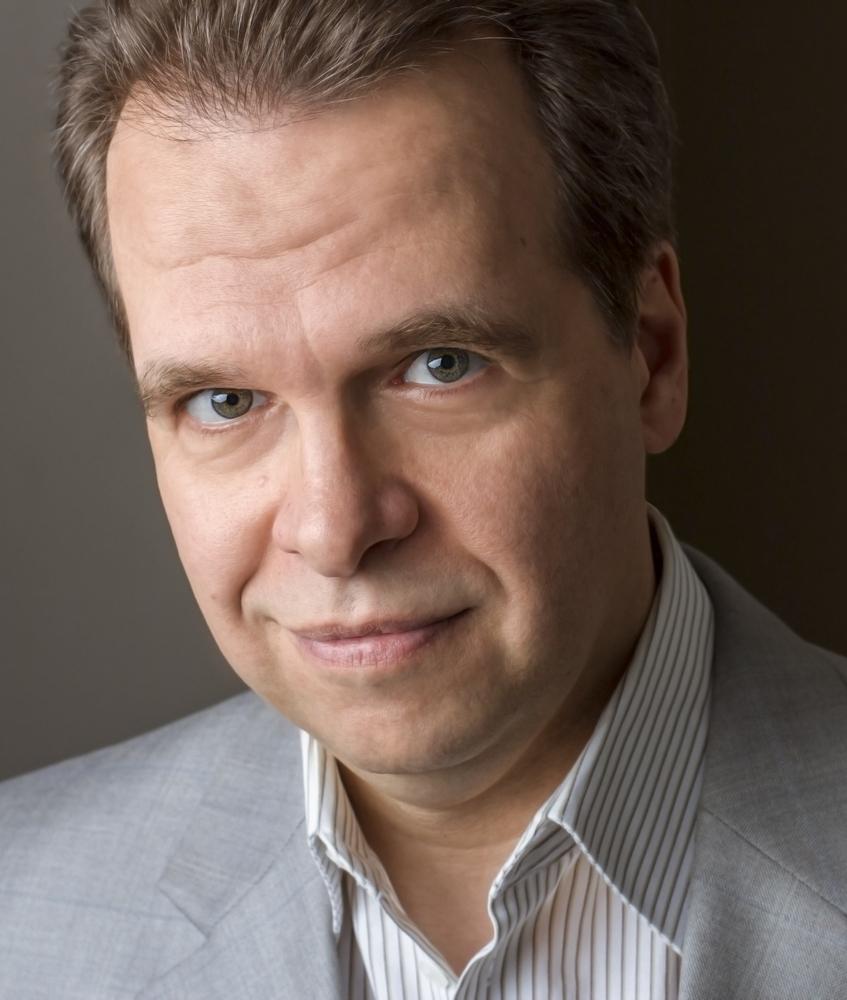 actor Dennis Brito large photo