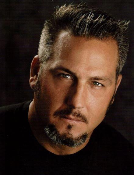 actor Tom Akos large photo