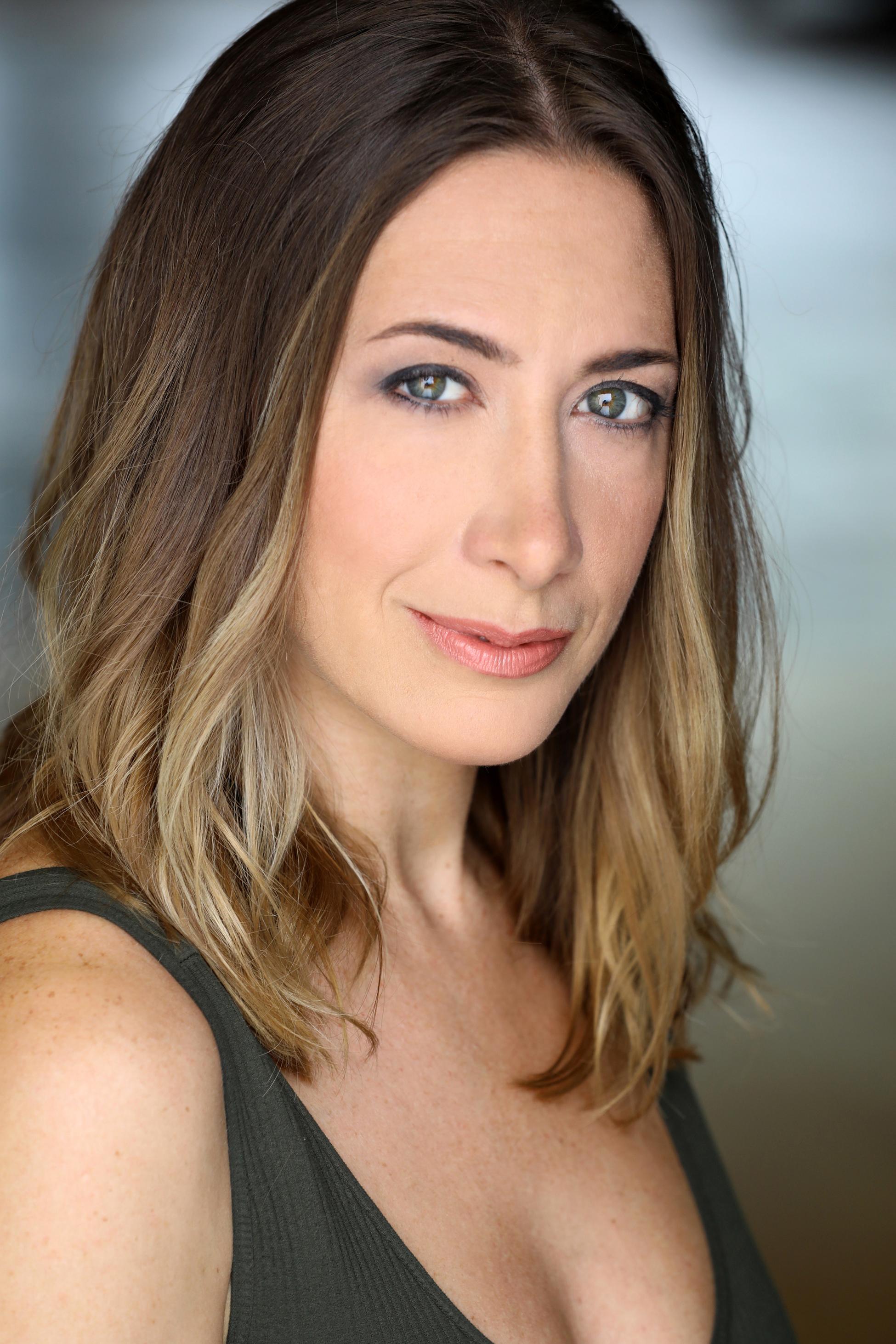 actor Angela Harger large photo