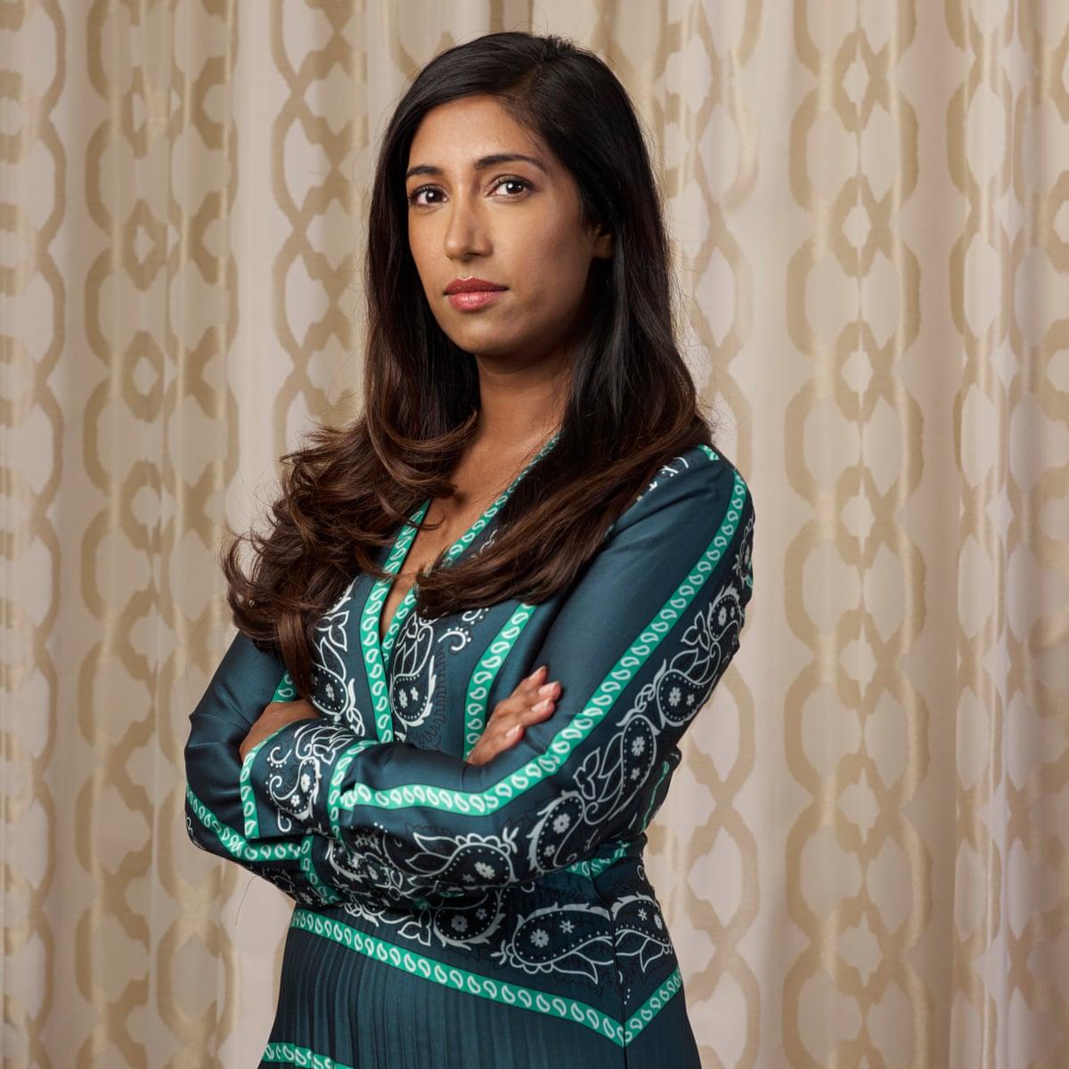 actor Tina Daheley large photo