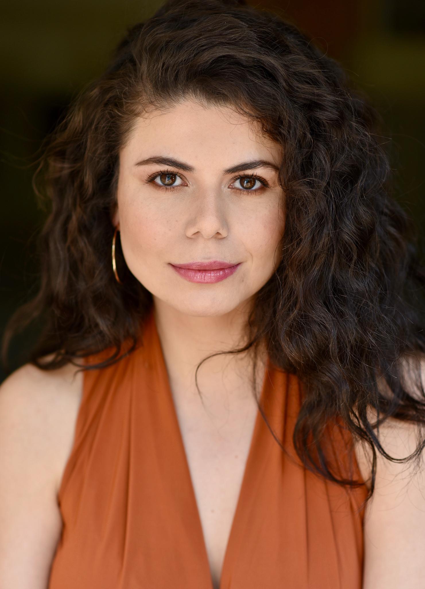 actor Alessandra Santos large photo