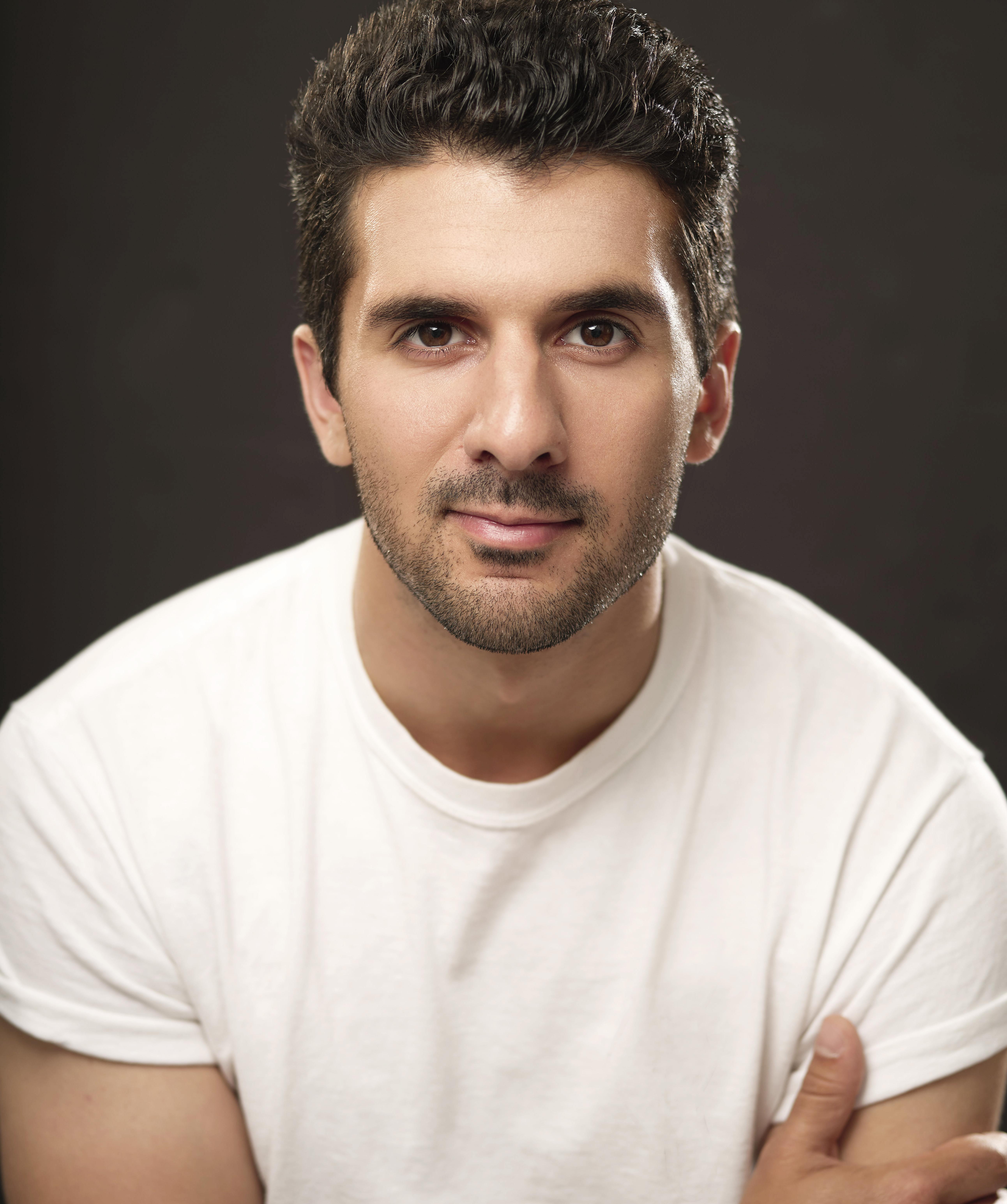 actor Mike Menendez large photo