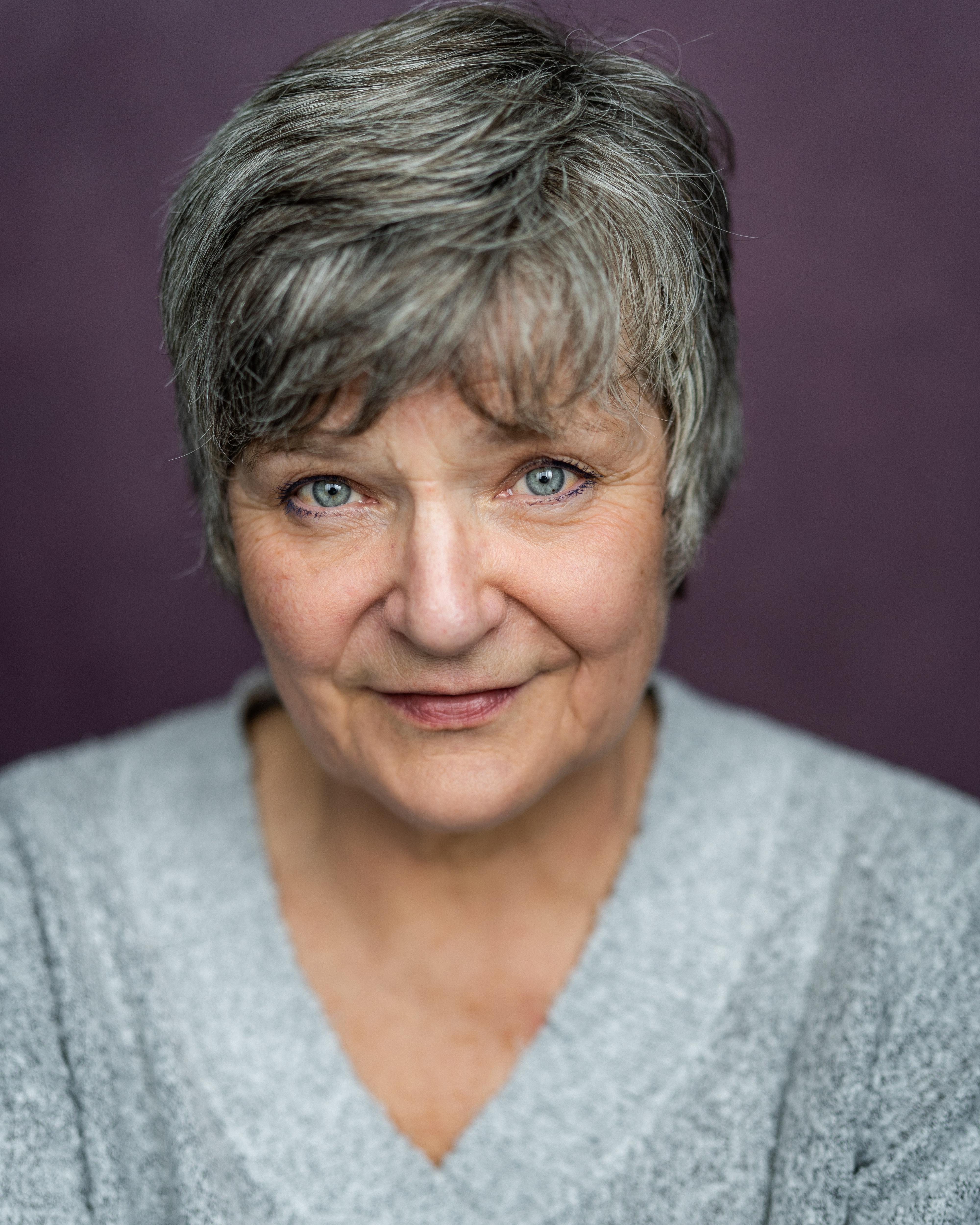 actor Lin Sagovsky large photo