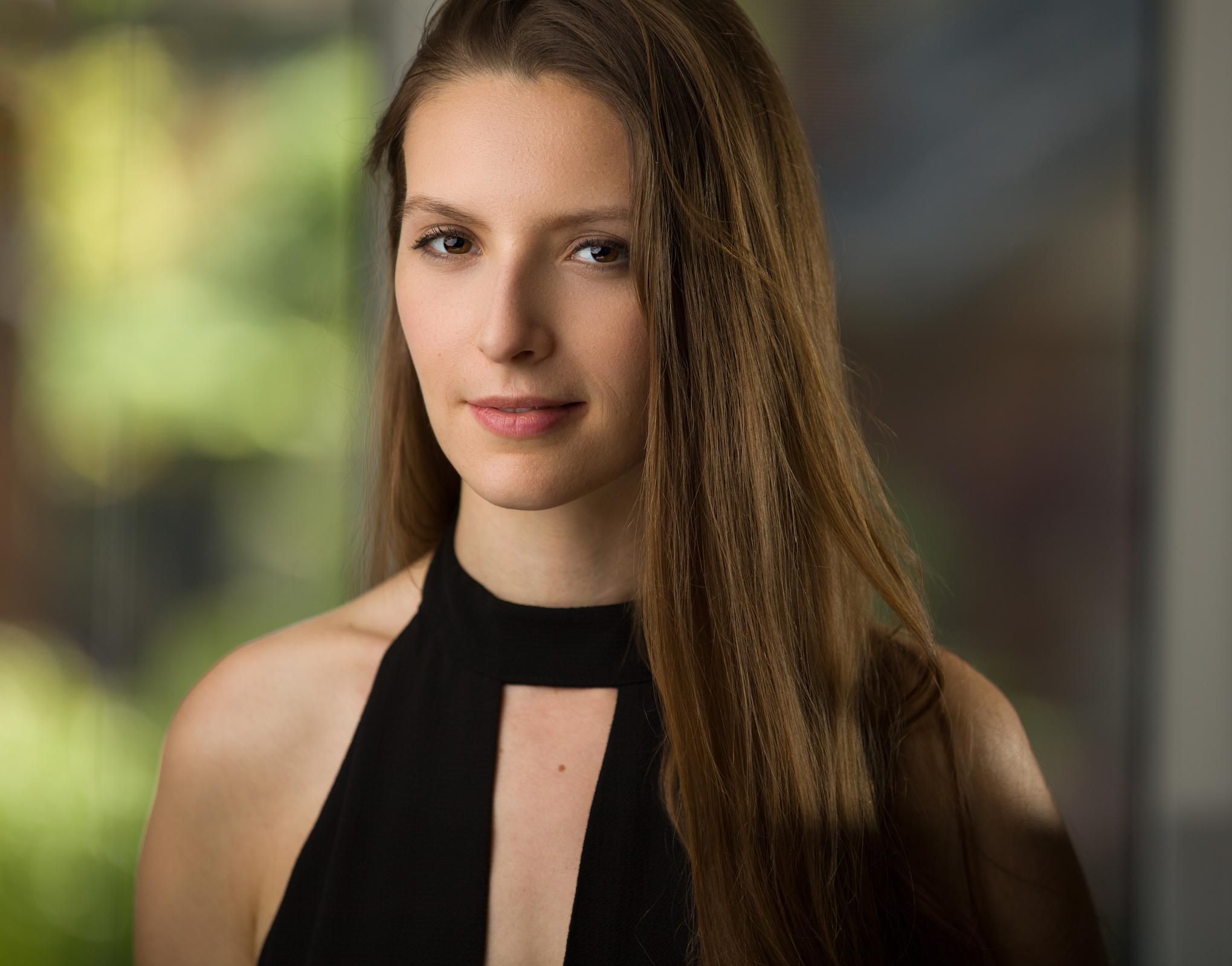 actor Elizabeth Stuart-Morris large photo