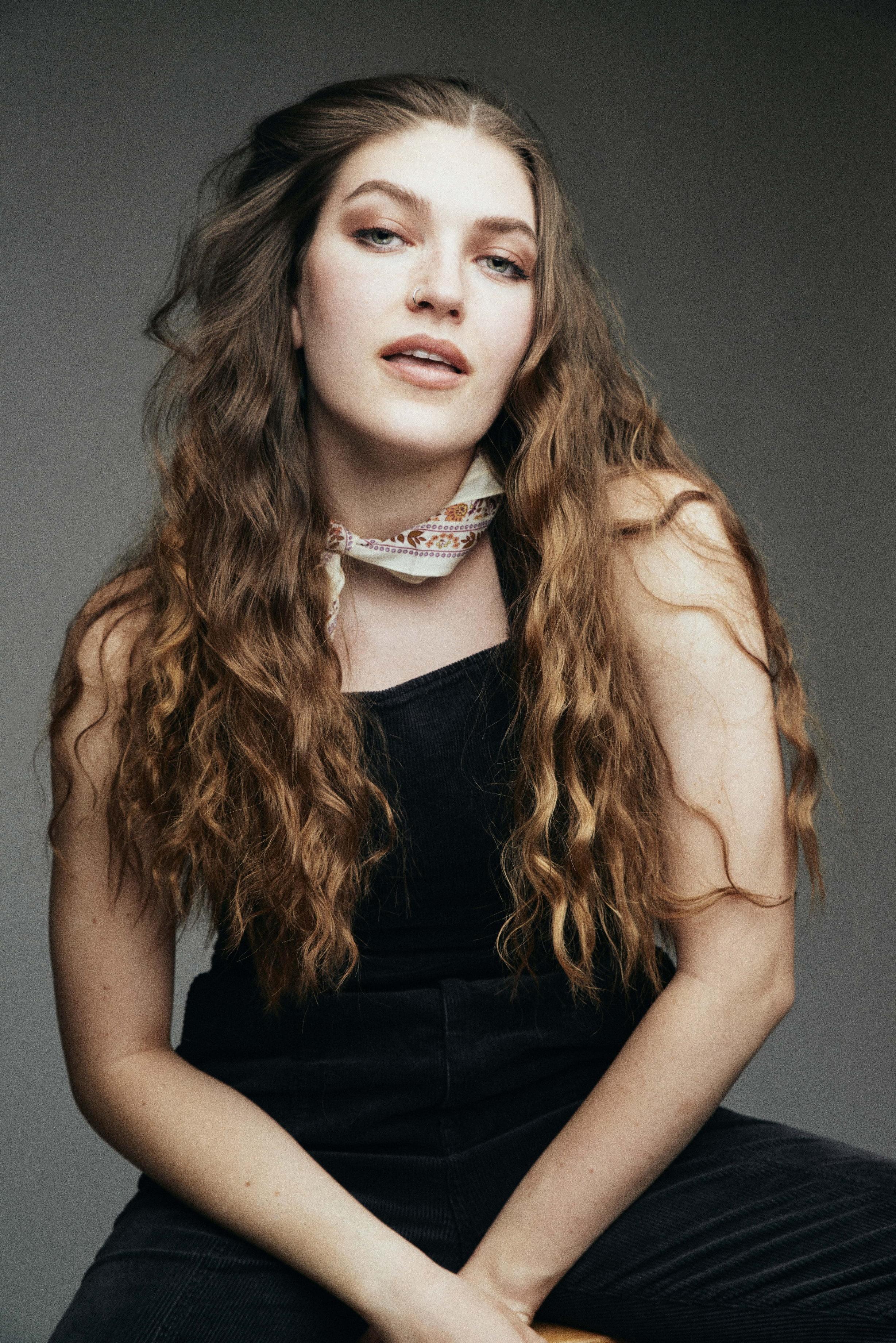 actor Alysa Finnegan large photo