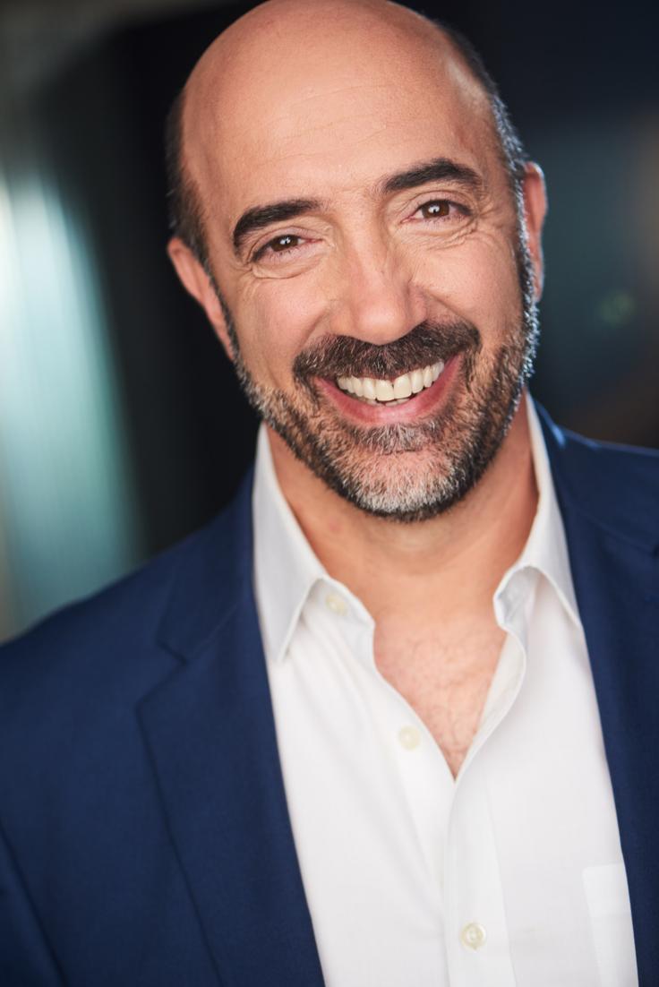 actor Robert Younis large photo