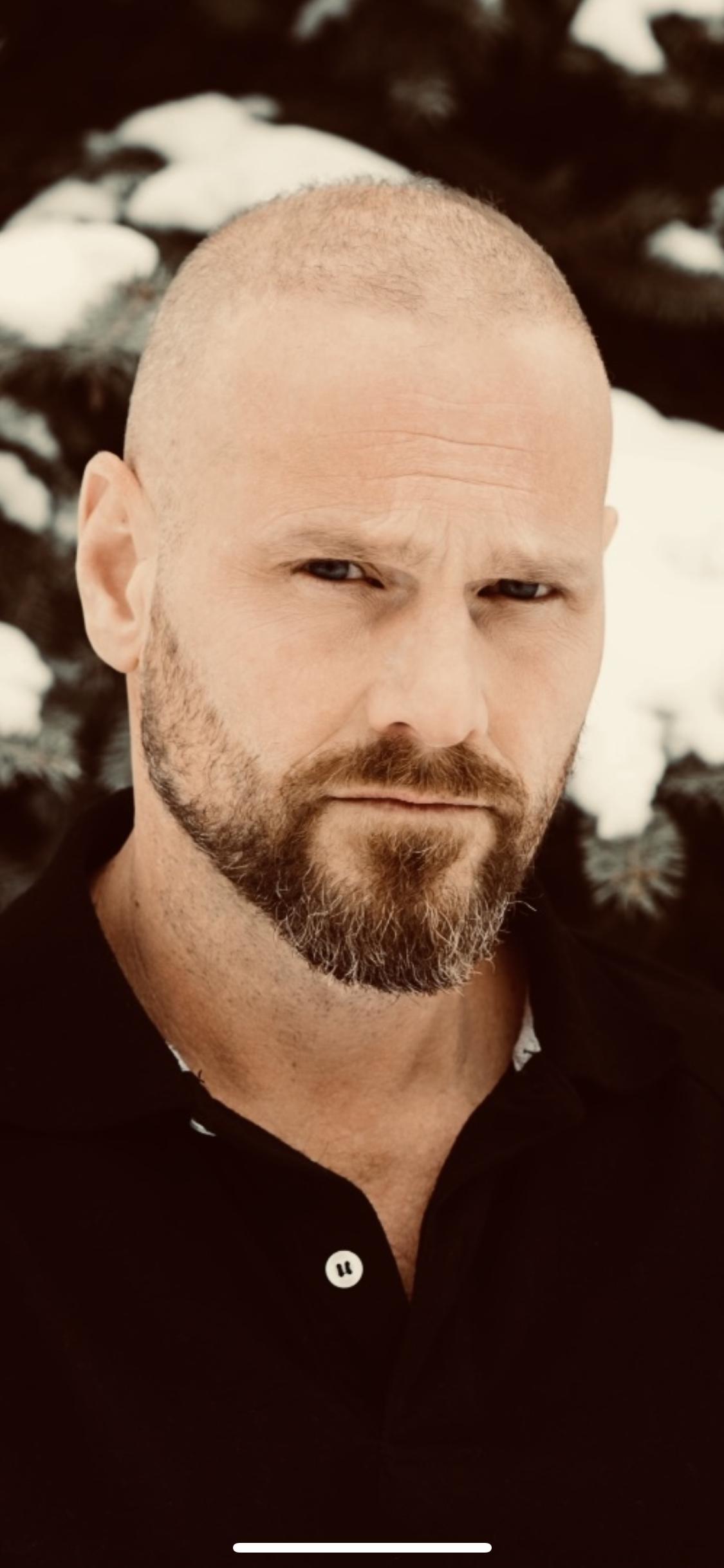 actor Travis Hancock large photo