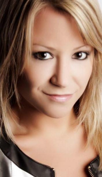 actor Kara Eberle large photo