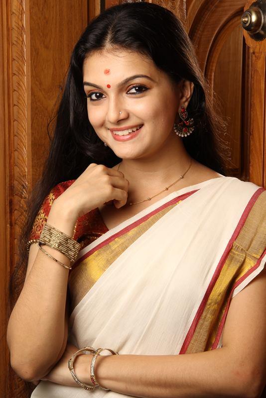 actor Saranya Mohan large photo