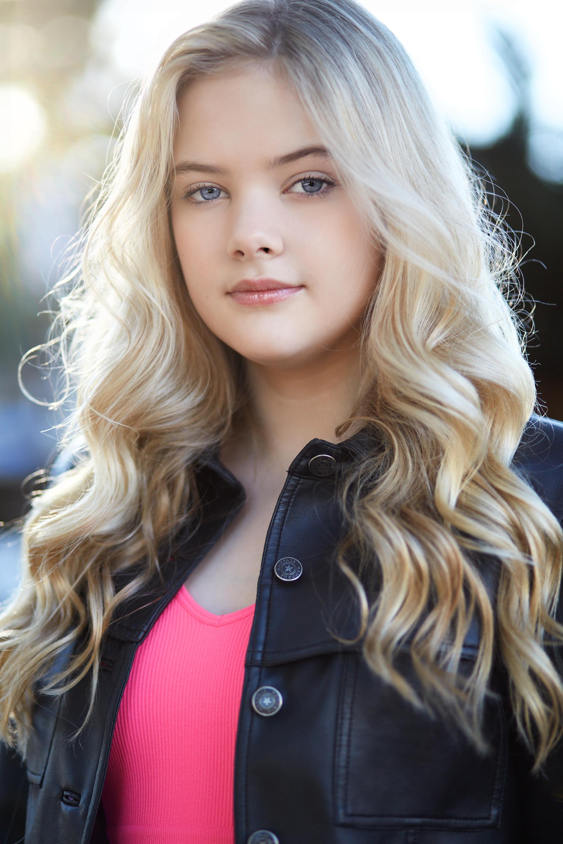 actor Ainsley Reagan Dobbs large photo