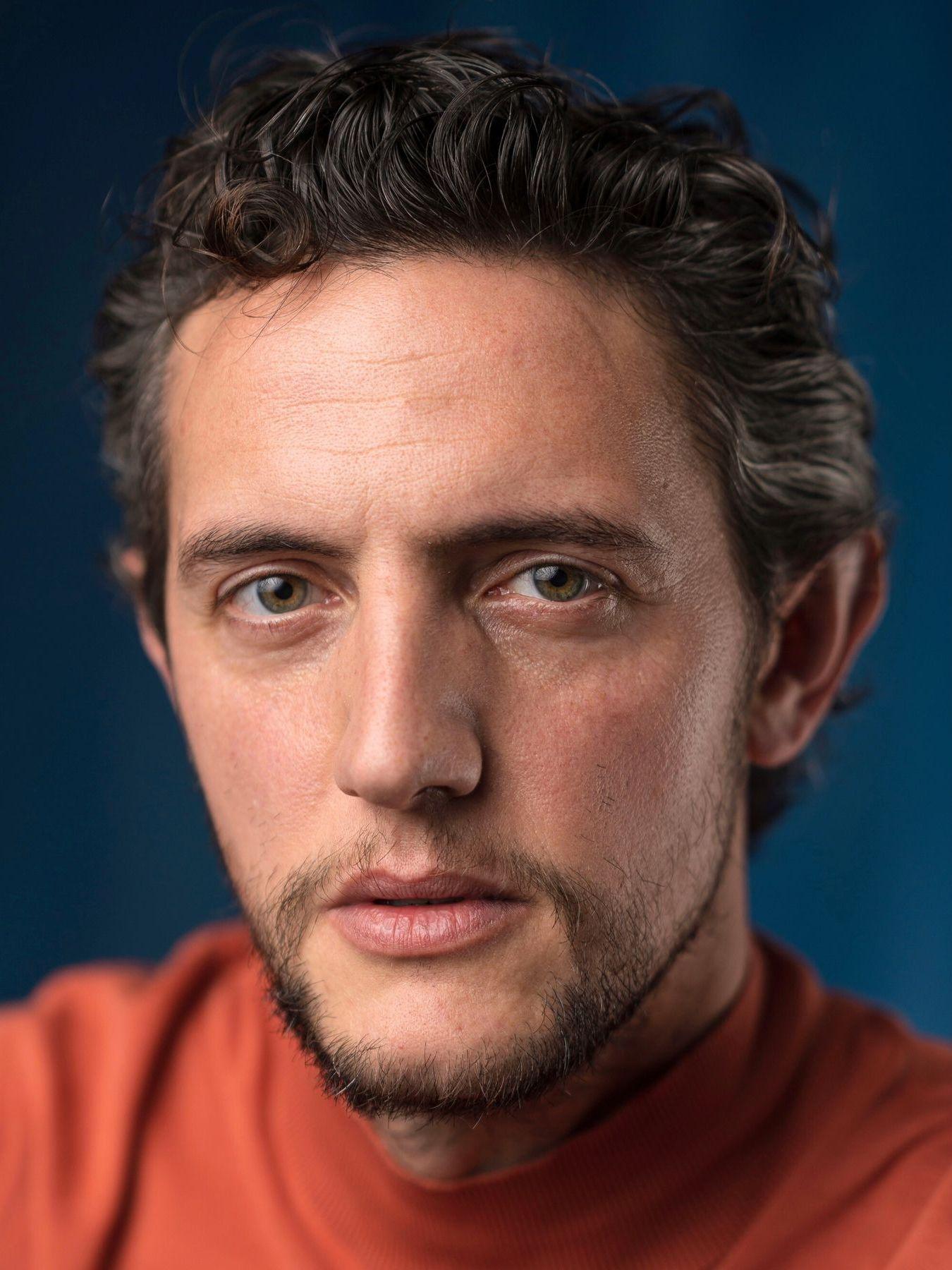 actor Adam Bay large photo