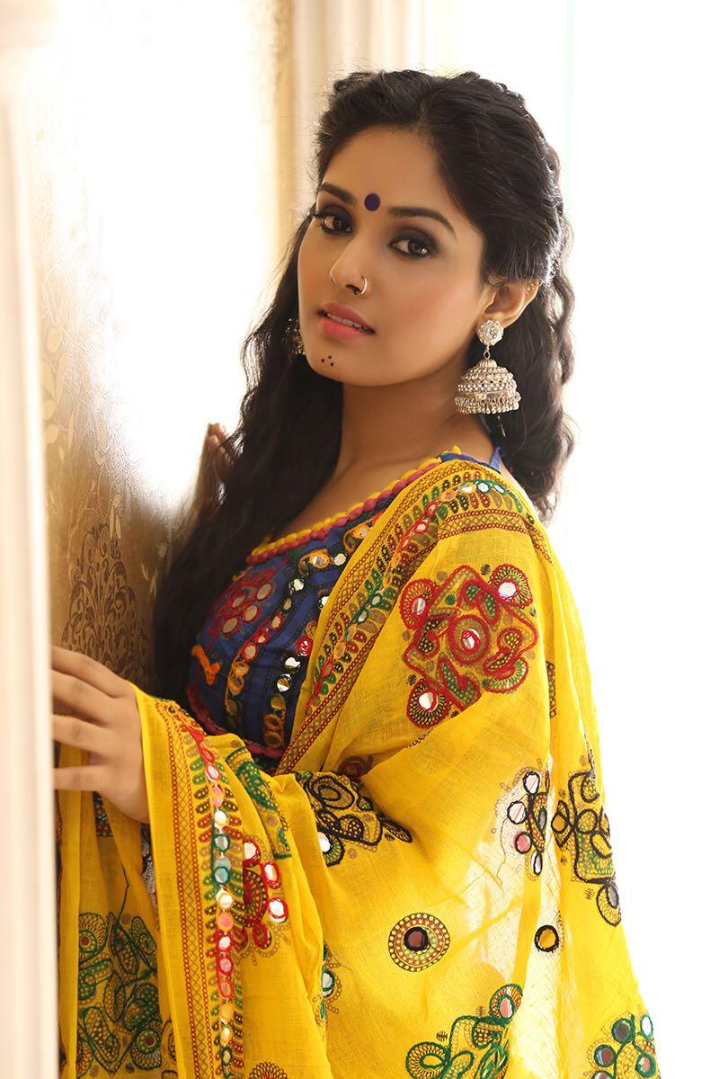 actor Pallavi Patil large photo
