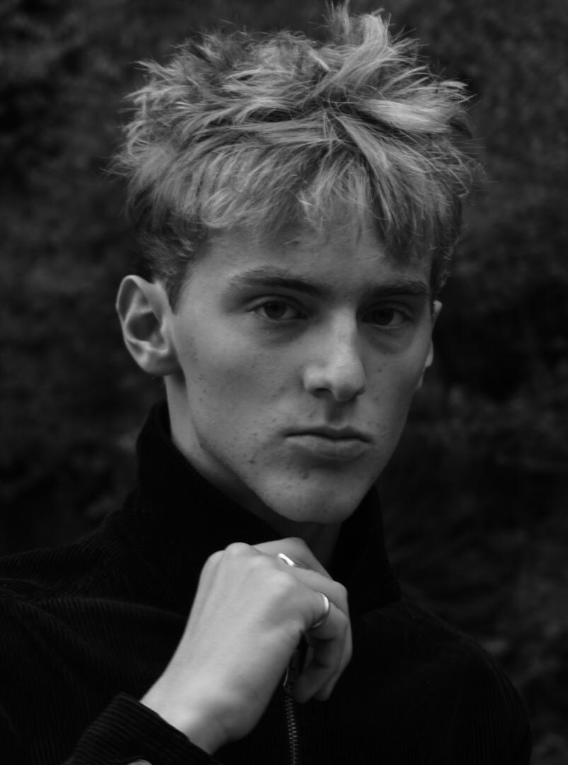 actor Gaspard Gevin-Hié large photo